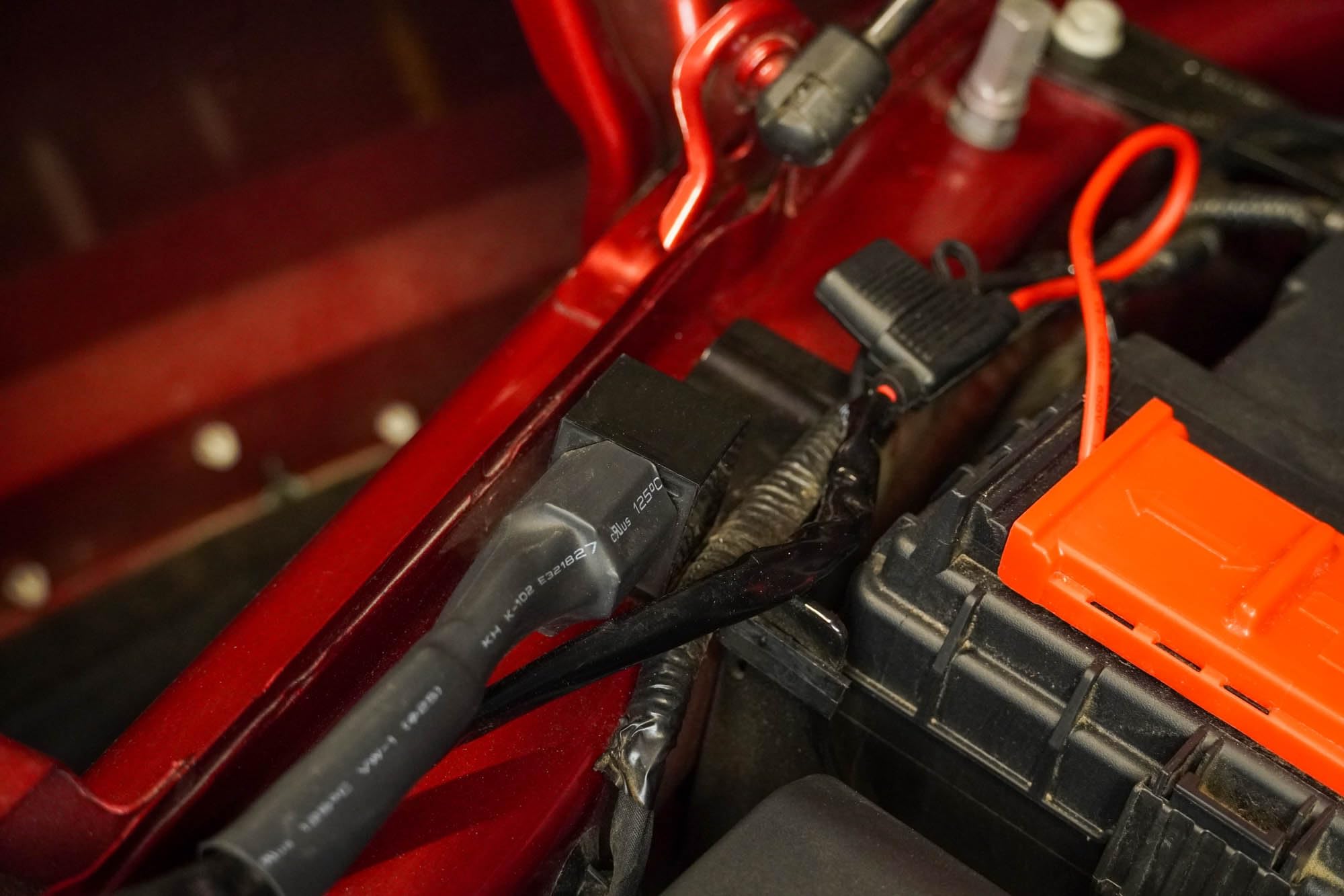 40 Amp DV8 Offroad Wire Harness with DT Connector & Switch | 14-Gauge Wire Build | Utilizes 40A Fuse w/a 60A Relay | 10' Lead w/ 2-Pin Male Deutsch Connector Plug | 8' Lead w/Switch