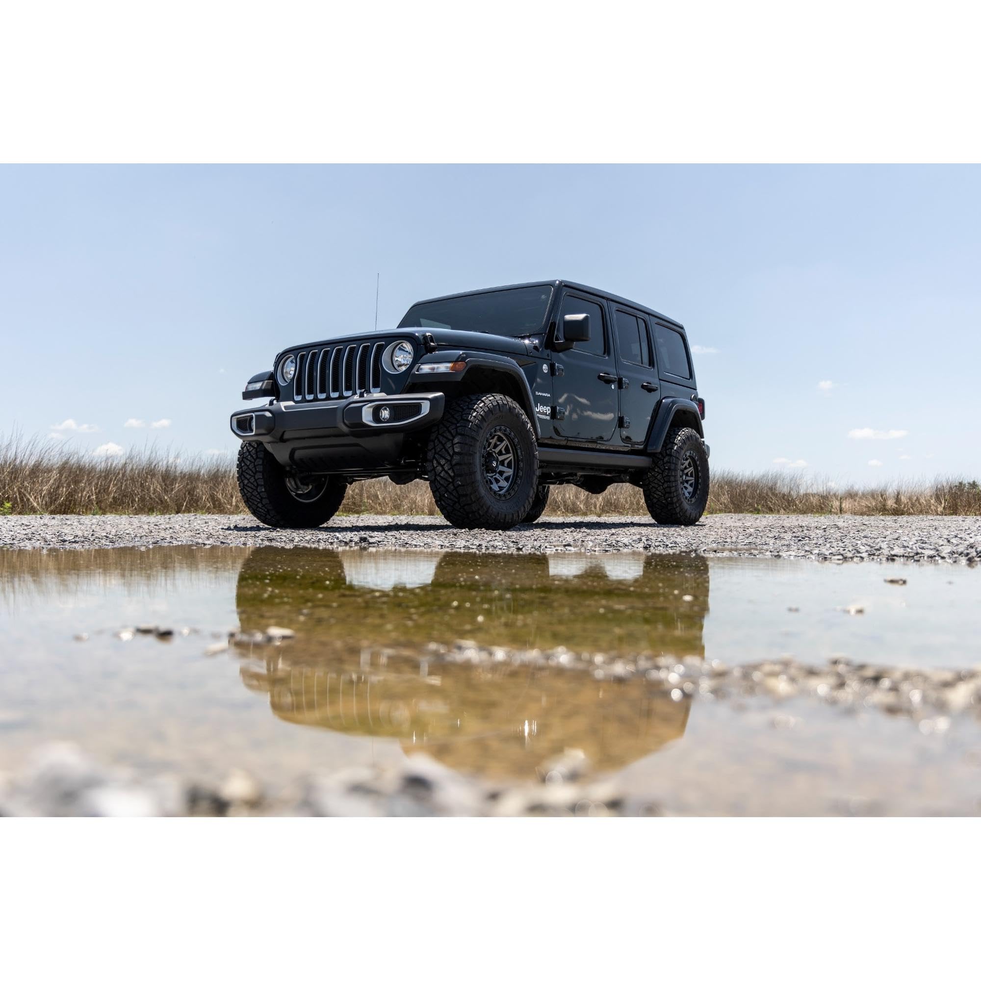 Rough Country 2.5" Lift Kit for Jeep Wrangler Unlimited 4-Door w/ M1 Shocks (2024-2025) - Tuned Suspension Upgrade for On-Road Comfort & Off-Road Control