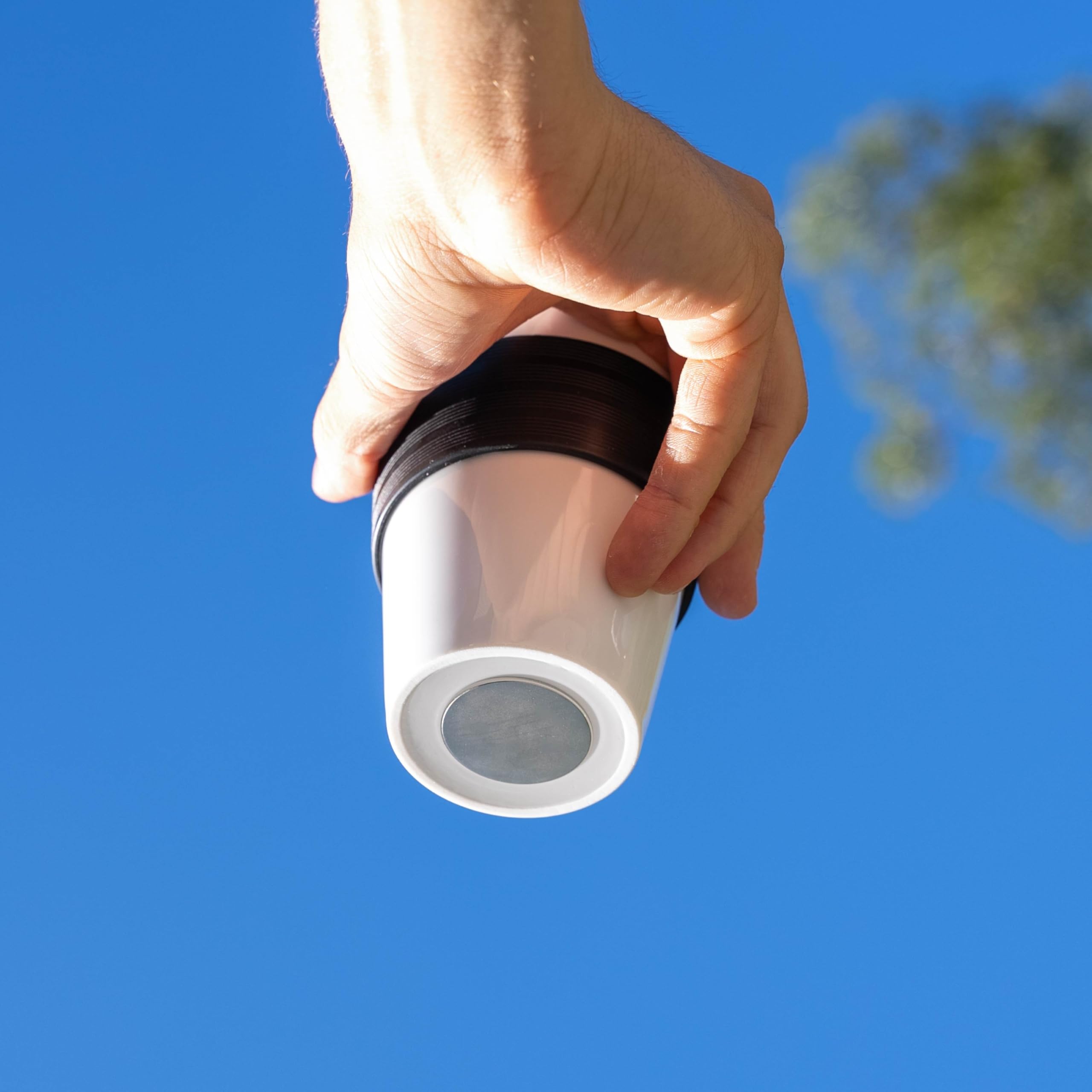 Silwy® To-Go Porcelain Cup - Non-Slip Magnetic White Mug with Black Heat Protection Sleeve & Metallic Nano Gel Coaster for Camping, Caravanning, and Boating