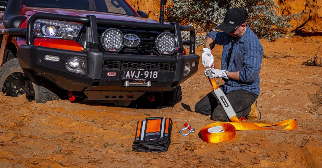 ARB Weekender RK12A Recovery Offroad Accessory Kit for Stuck Vehicles with Snatch Tow Strap 17500 Lb + 2 D-Ring Shackles (4.75 ton) + 2 Premium Recovery Leather Gloves+ Hi-Vis Orange Organizer Bag