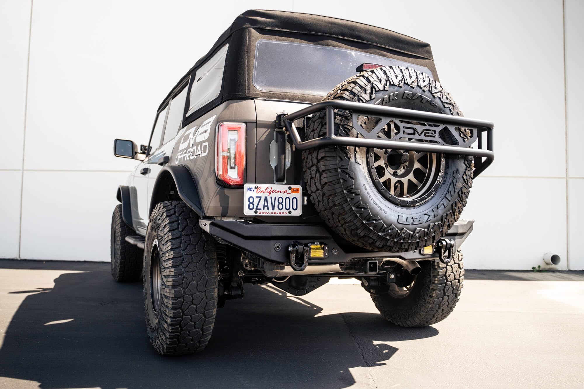Offroad DV8 Elite Series D-Ring Shackles | Pair | 8 Ton Working Load Limit | (4) ⅛” & (4) 3/16” Isolators Included | 1&1/16” Thick Forged Steel D-Ring (Gray)