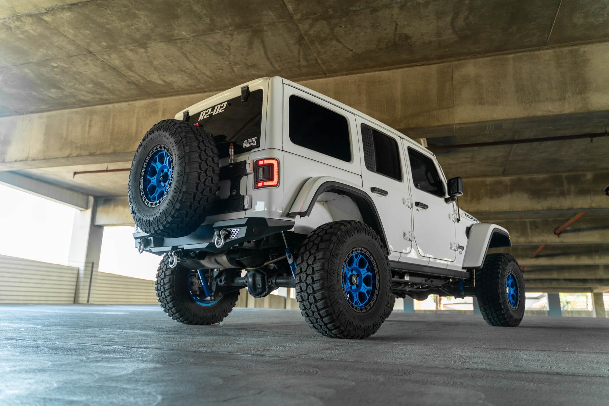 MTO Series DV8 Offroad Rear Bumper for 2018-2025 Jeep Wrangler JL | Full Width Matching Factory & Aftermarket Fenders | Compatible w/Factory Hitch & Harness | OEM Mount Can Fit up to a 37” Spare Tire