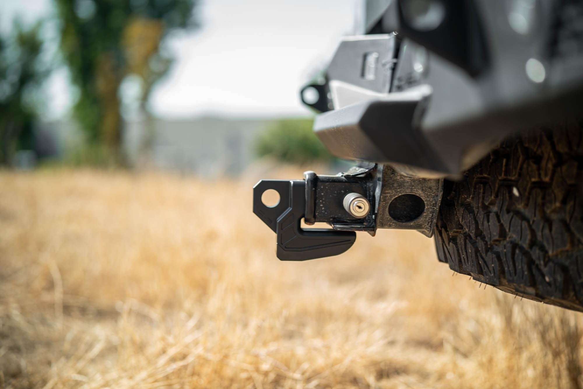 Xtract Hitch Skid Plate DV8 Offroad | Rear Skid Plate Hitch Mounted | 1" Thick Mount for 3/4" D-Ring | Designed to Mount to 2" Receiver with a 5/8" Pin | 13,000 lb Working Load Limit (Black)