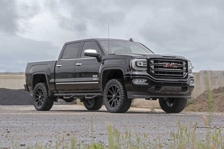 Rough Country 3.5" Lift Kit with N3 Rear Shocks/N3 Loaded Struts for Chevy Silverado & GMC Sierra 1500 (2007-2013) - Silver Control Arms