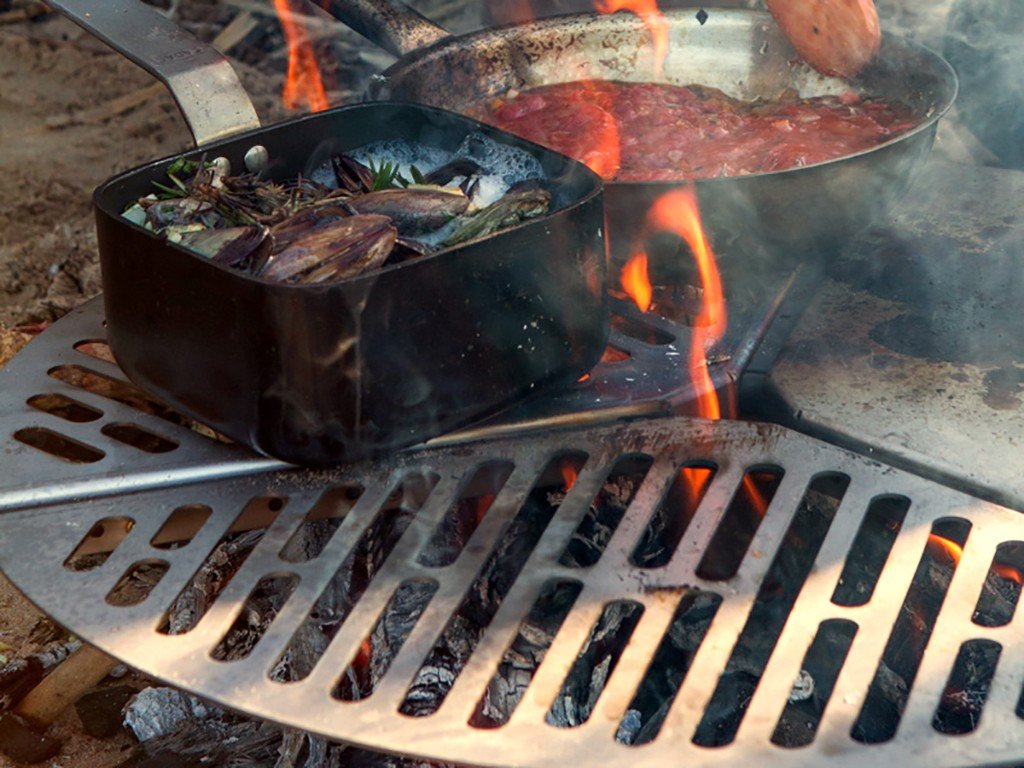 Braai/BBQ Grate Spare Tire by Front Runner
