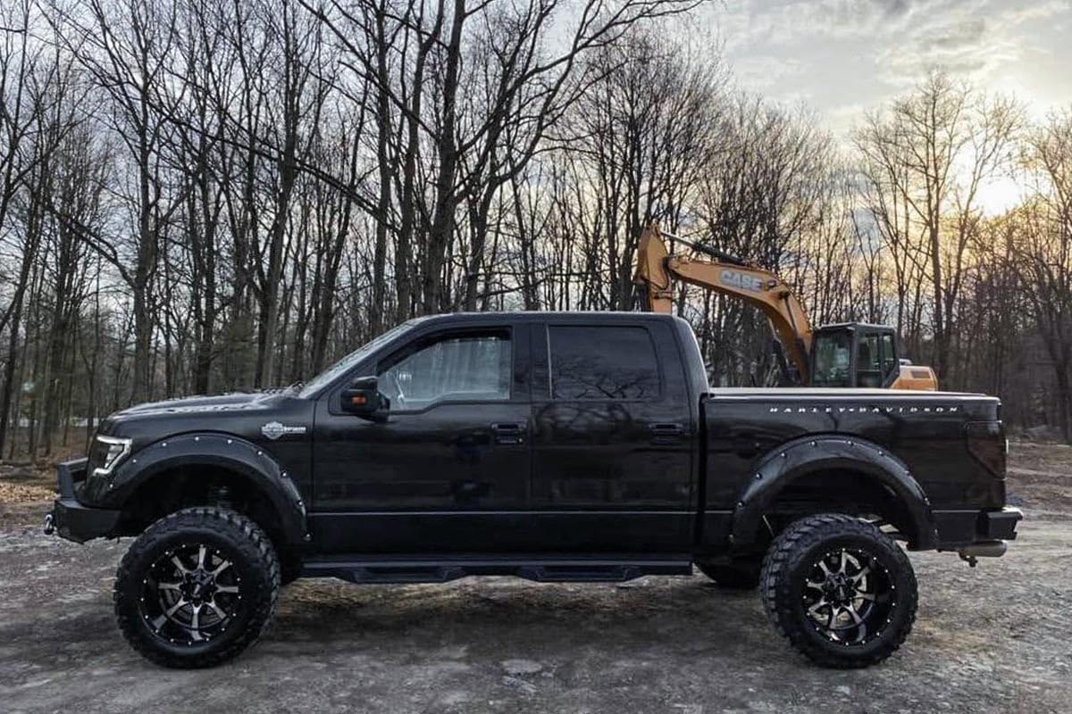 6" Suspension Lift Kit Rough Country for 2011-2014 Ford F-150 4WD - 57530