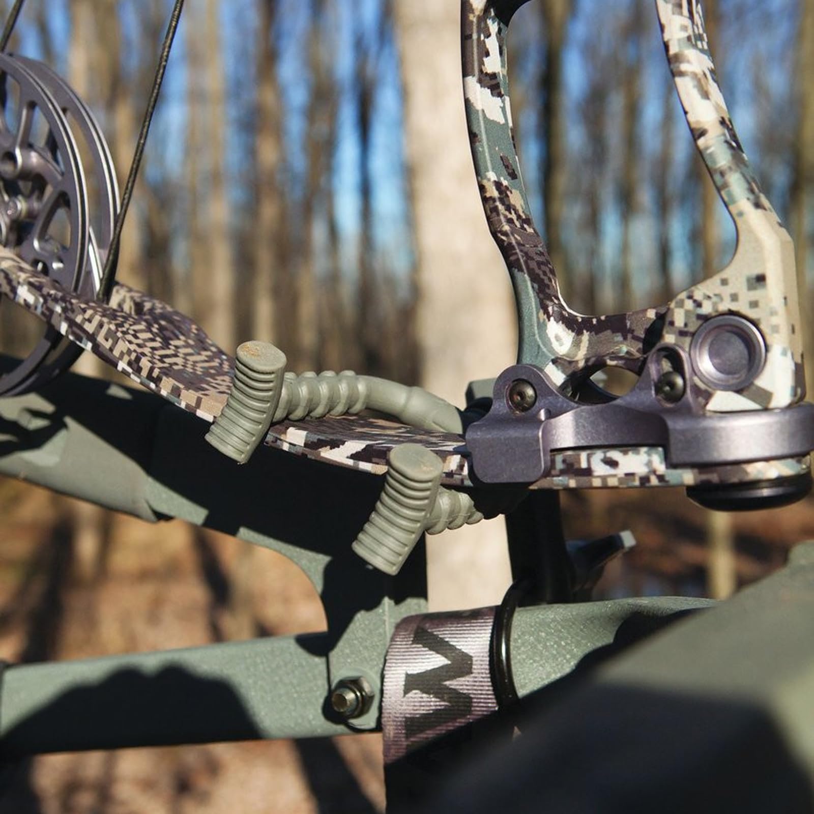 HAWK Hunting Limb Grip Portable Easy-To-Install Secure Bow Holder with 360-Degree Rotating Silent-Grip Limb Fork Weight Rating 8.5 Lbs