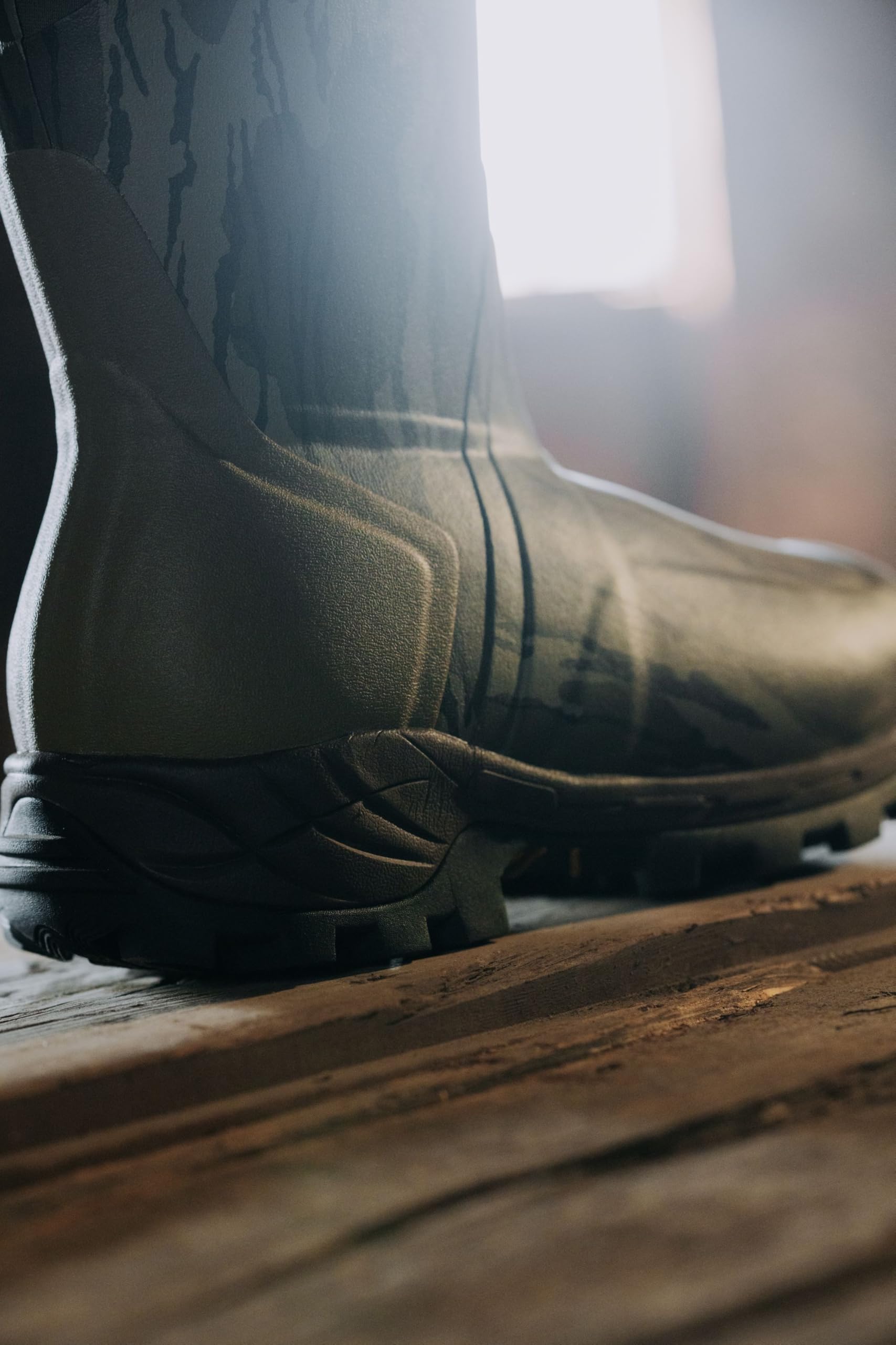 13" DV8 Non-Insulated Boot/MOBL/Size 7D
