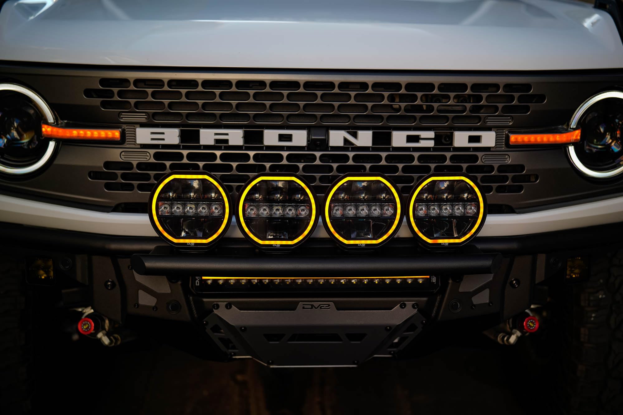 20-Inch DV8 Offroad Halo Elite Dual Row Light Bar with Accent | Flood & Spot Pattern | Driving & Off-Road Modes | 8,820 Lumens | 5700K Main Light | Amber or Clear Accent Light