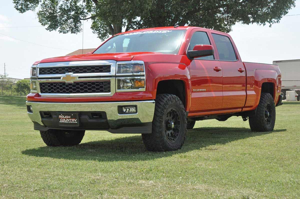 2.5" Rough Country Leveling Lift Kit w/M1 Struts for 07-16 Chevy/GMC 1500-1340