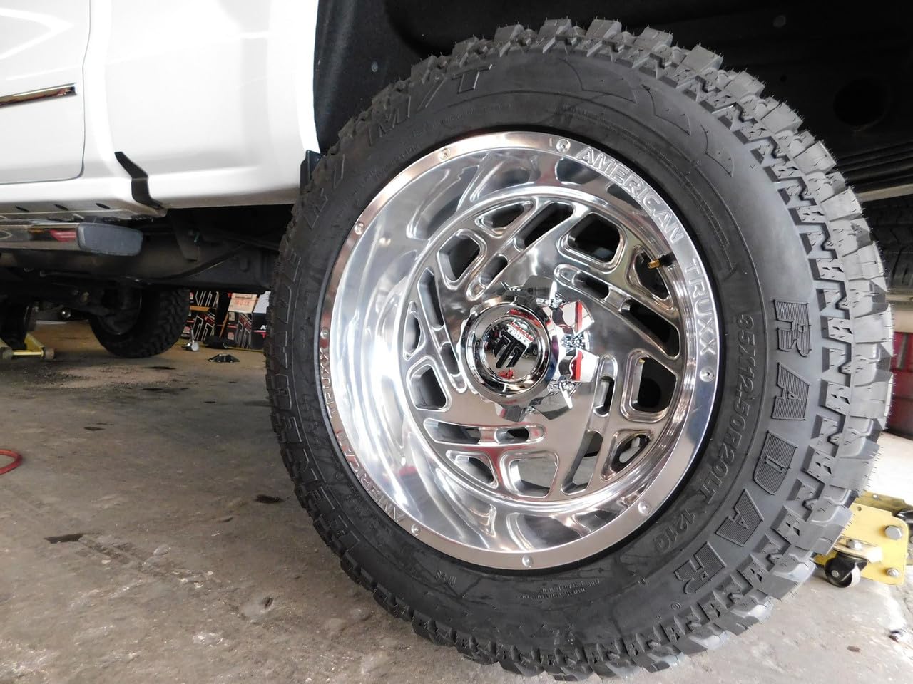 COSMOS-AT1904 AMERICAN TRUXX 22X12 8X180-44ET 124.2CB BLACK/MILLED