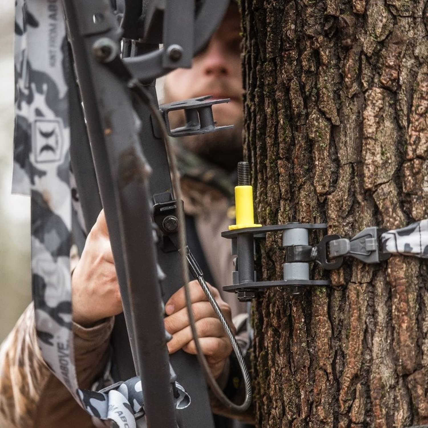 Cruzr HAWK Convenient Easy to Setup Safe Durable Hunting Tree Stand Ratchet Strap Bracket