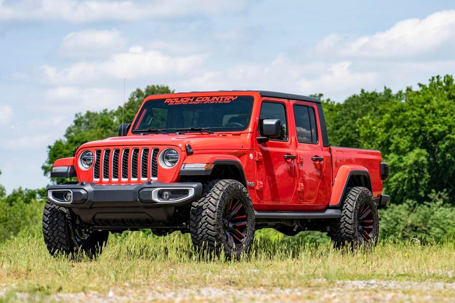 2.5" Rough Country Leveling Kit w/V2 Shocks for 20-24 Jeep Gladiator JT - 63470