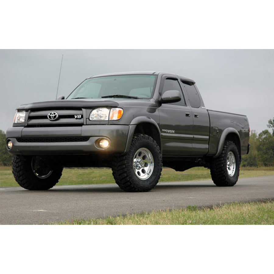 2.5" Rough Country Suspension Lift Kit with M1 Struts & M1 Rear Shocks for Toyota Tundra 4WD (2000-2006)