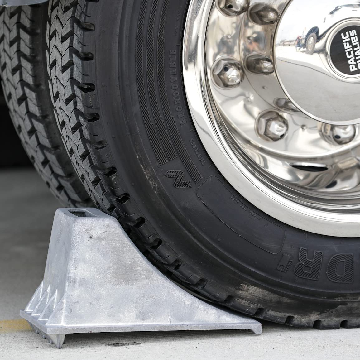 Aluminum Wheel Chock Buyers Products WC1267, 6.25 x 12.25 x 7 Inch, Steep Slope Design with Rugged Teeth for Extra Stability, Silver