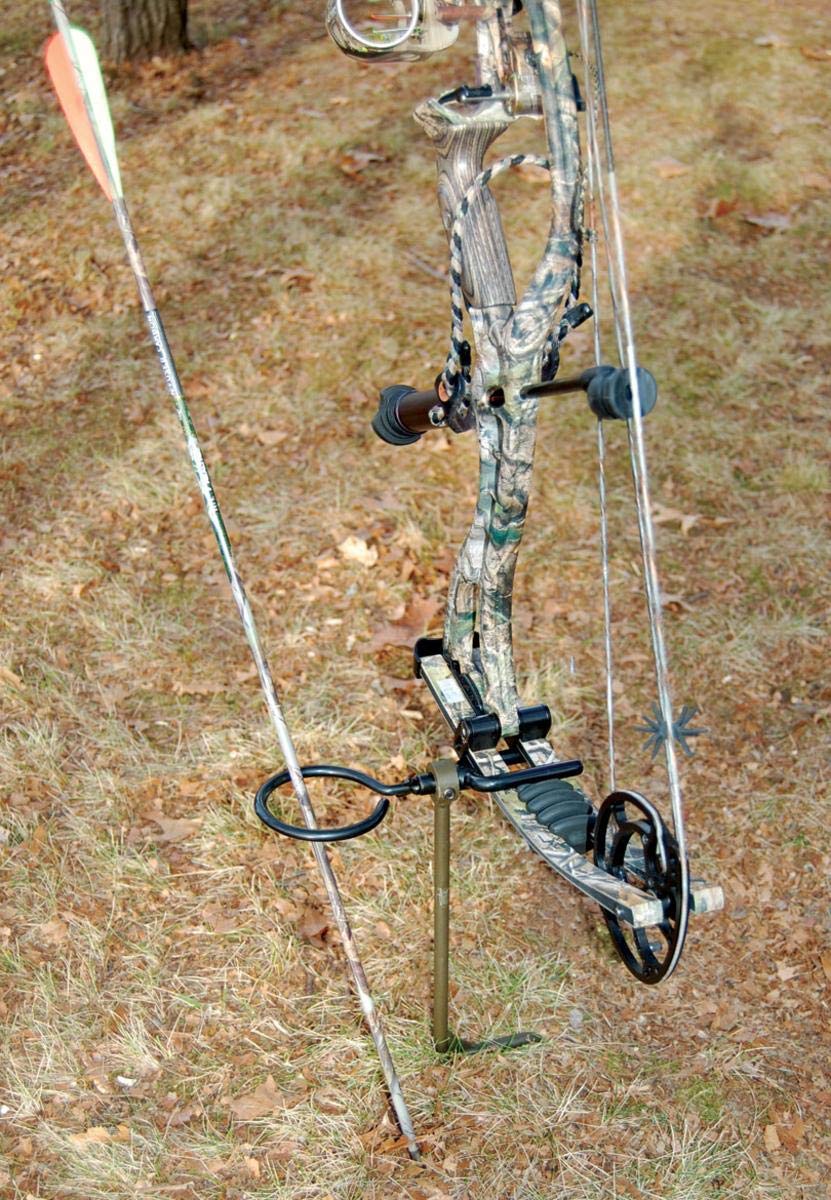 HME Portable High Performance Easy-To-Install Durable Versatile Archer's Ground Bow Stake with 360-Degree Rotating Fork & Rubber Coating