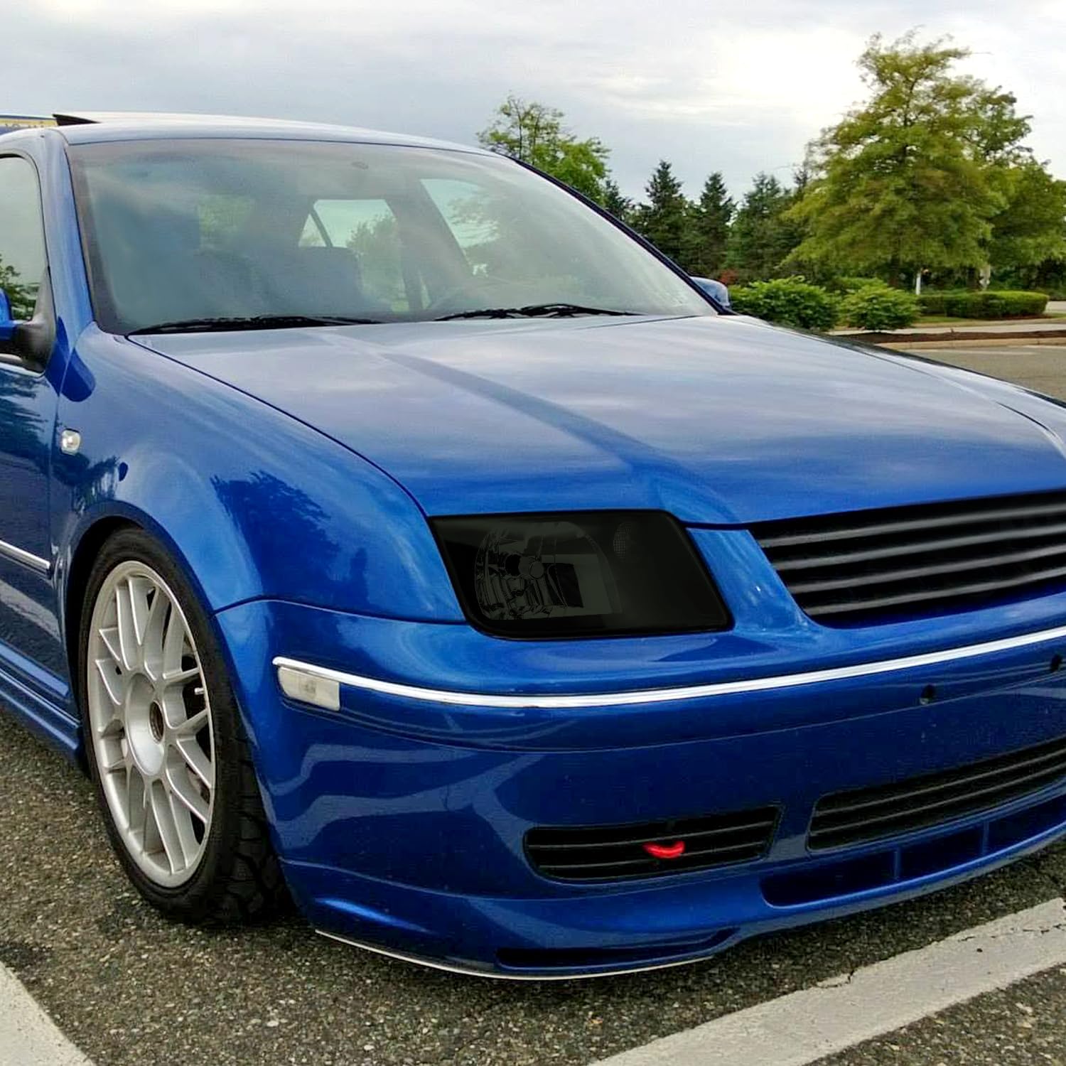 Black Smoke SPEC-D TUNING Headlights Compatible with 1999-2005 Volkswagen Jetta/Bora MK4