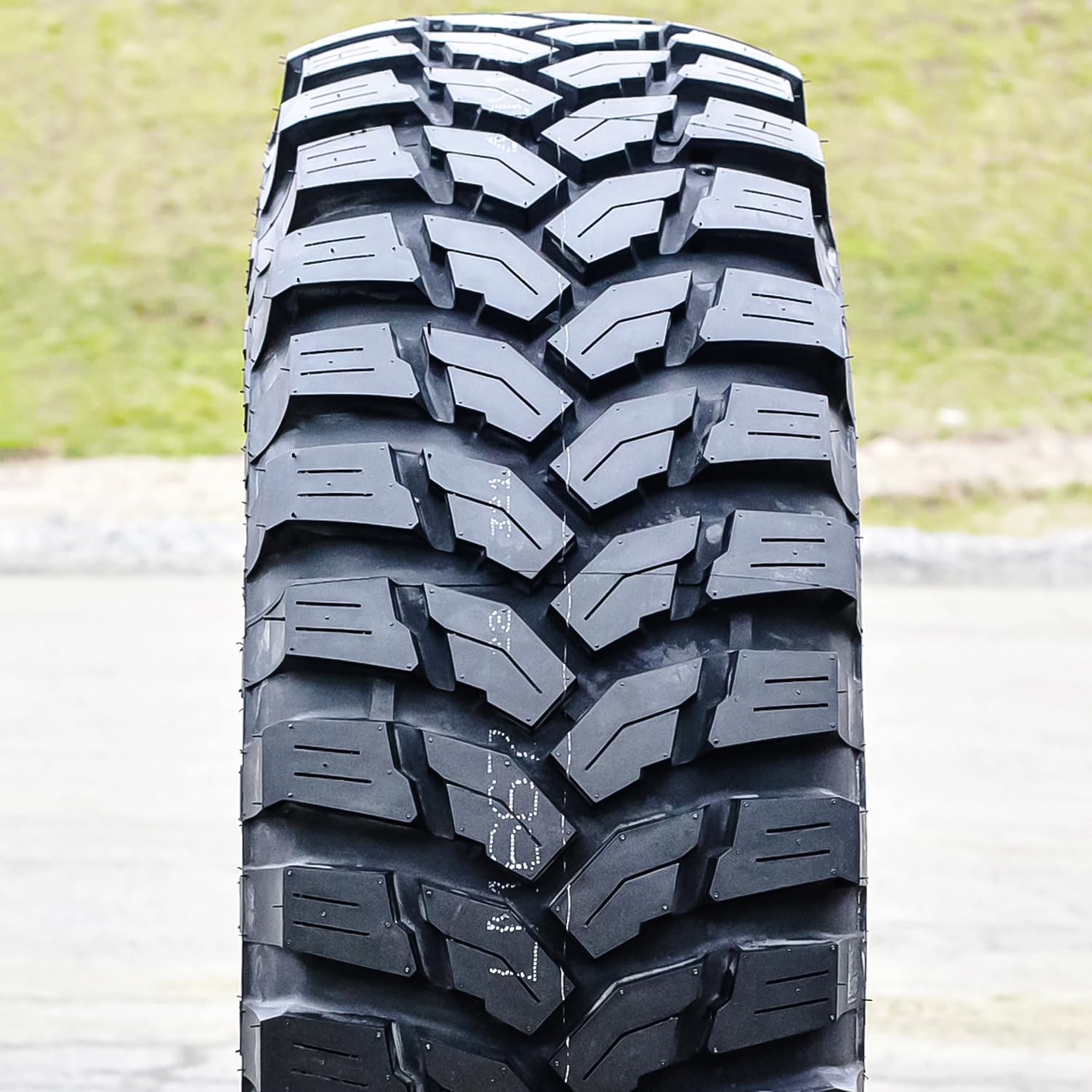 M8060 Maxxis Trepador LT33/12.50R17 124 Q