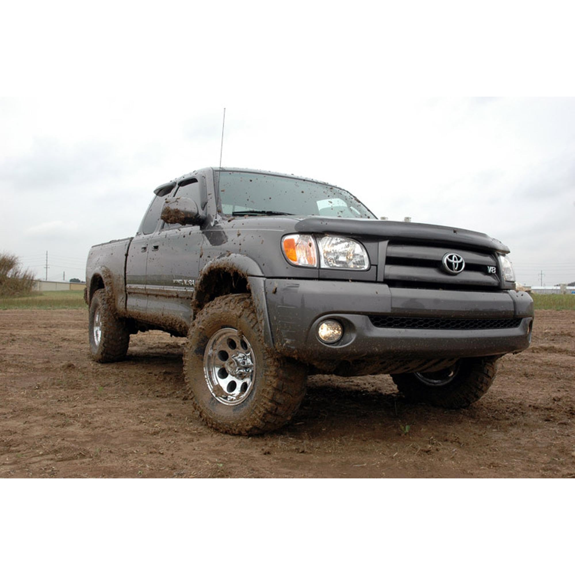 2.5" Rough Country Suspension Lift Kit with M1 Struts & M1 Rear Shocks for Toyota Tundra 4WD (2000-2006)