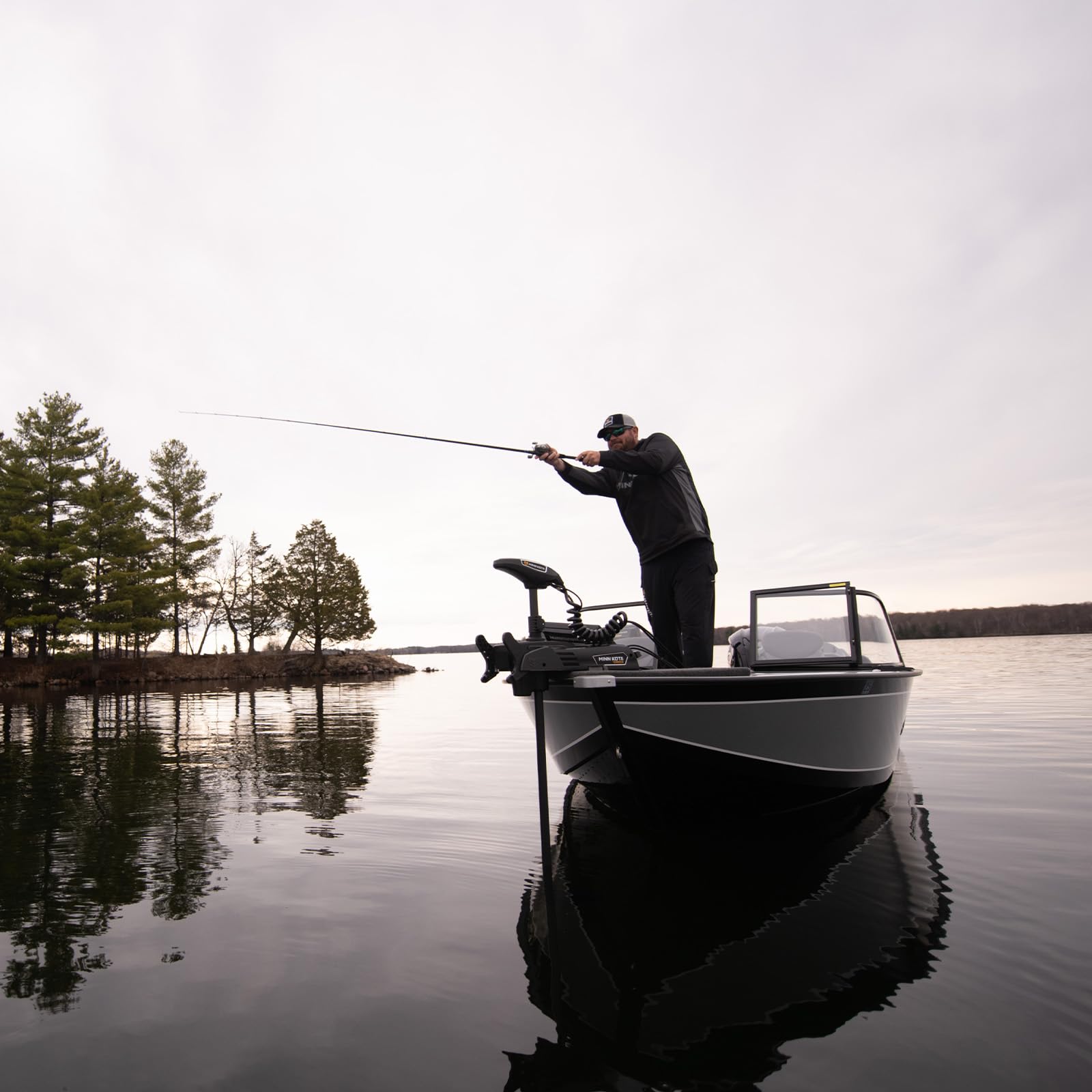 Minn Kota Bow-Mount Terrova Electric Trolling Motor with GPS, Spot-Lock – 55 Lb. Thrust, 54 In. Shaft, Freshwater