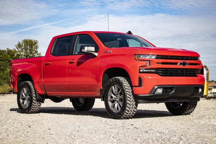 3.5" Lift Kit Rough Country w/M1 Struts for 19-24 Chevy Silverado 1500-29540