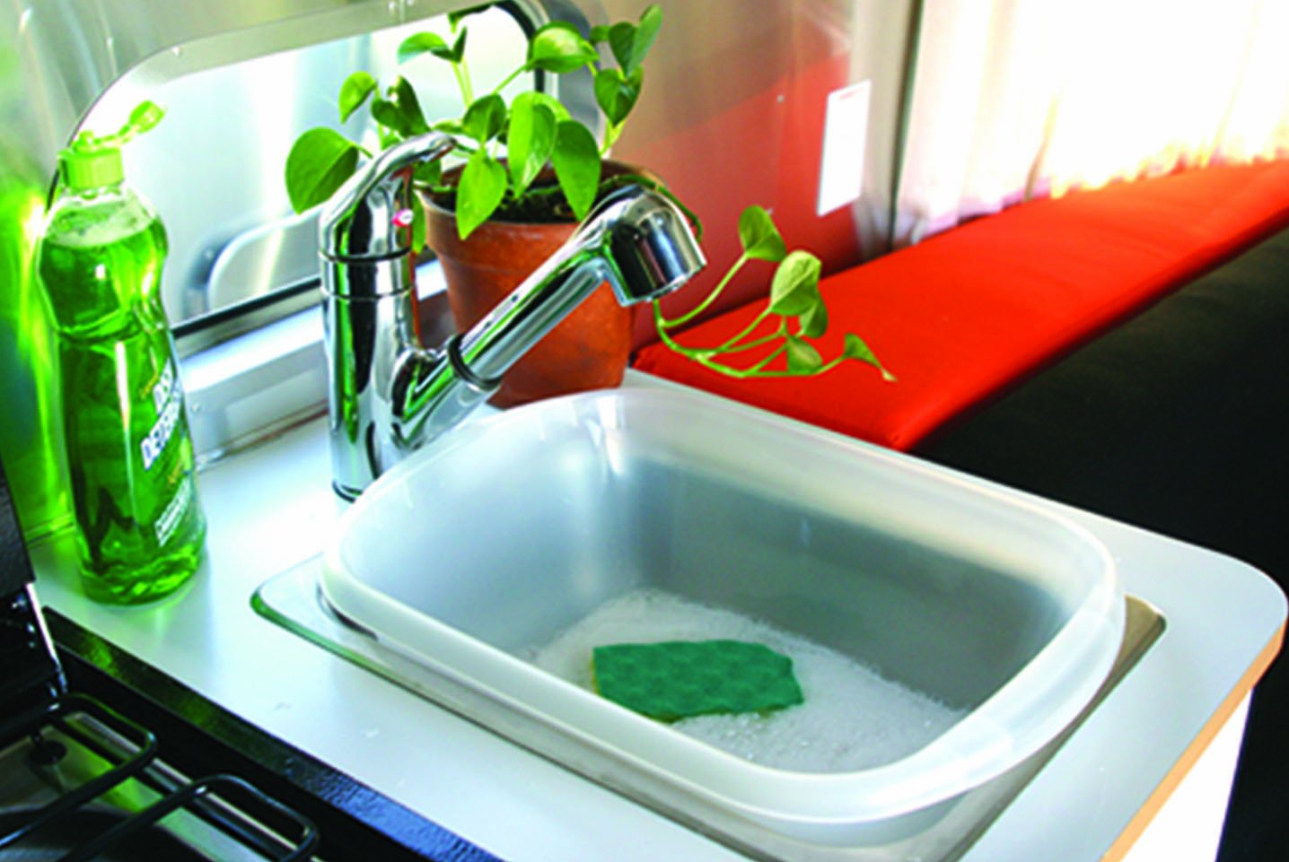 Mini Dish Wash Pan Camco RV and Marine | Helps Conserve Water | Holds 9-Quarts | (43516)
