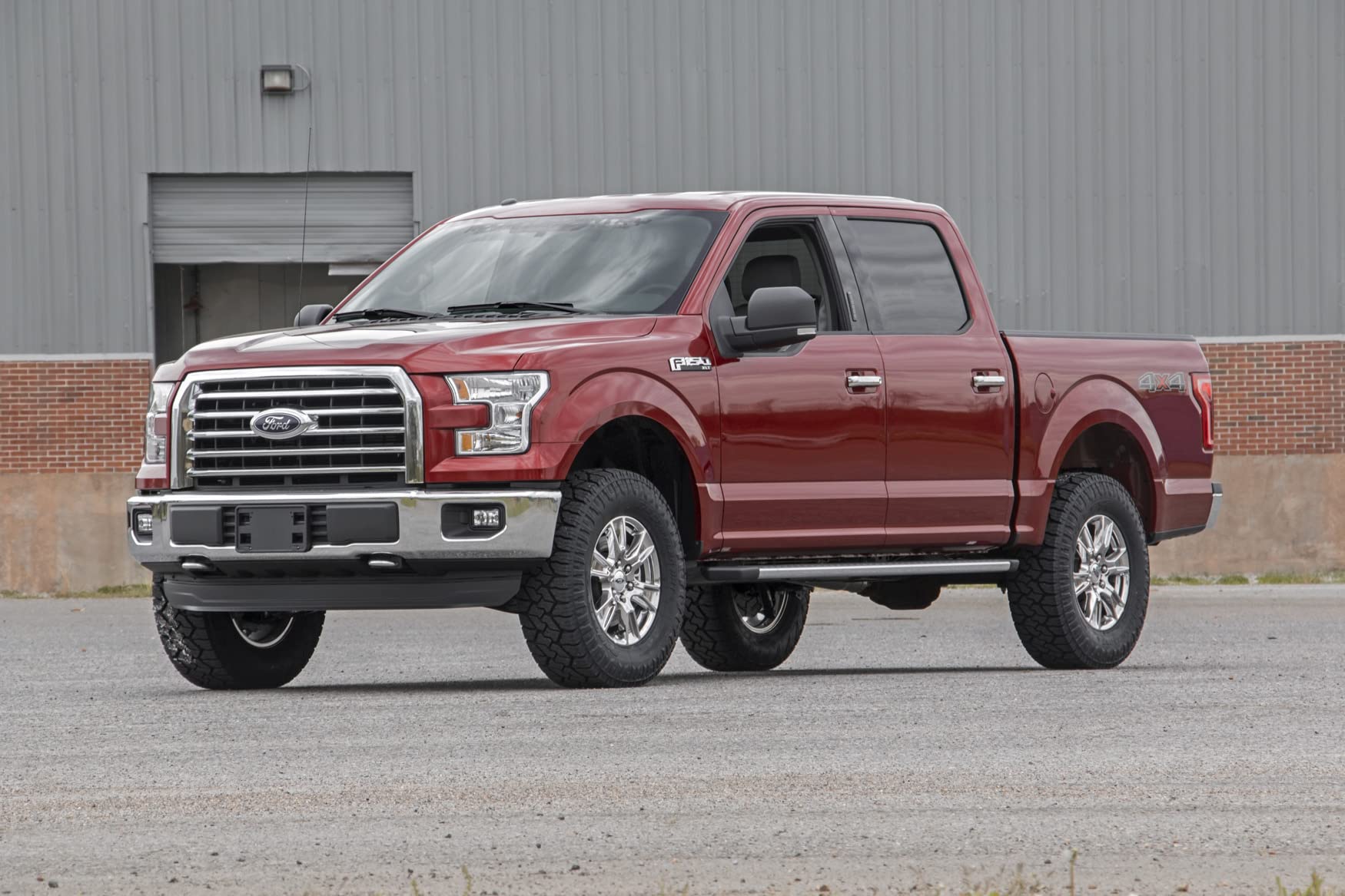 2" Rough Country Leveling Kit w/M1 Struts for 2014-2020 Ford F-150 4WD - 50040
