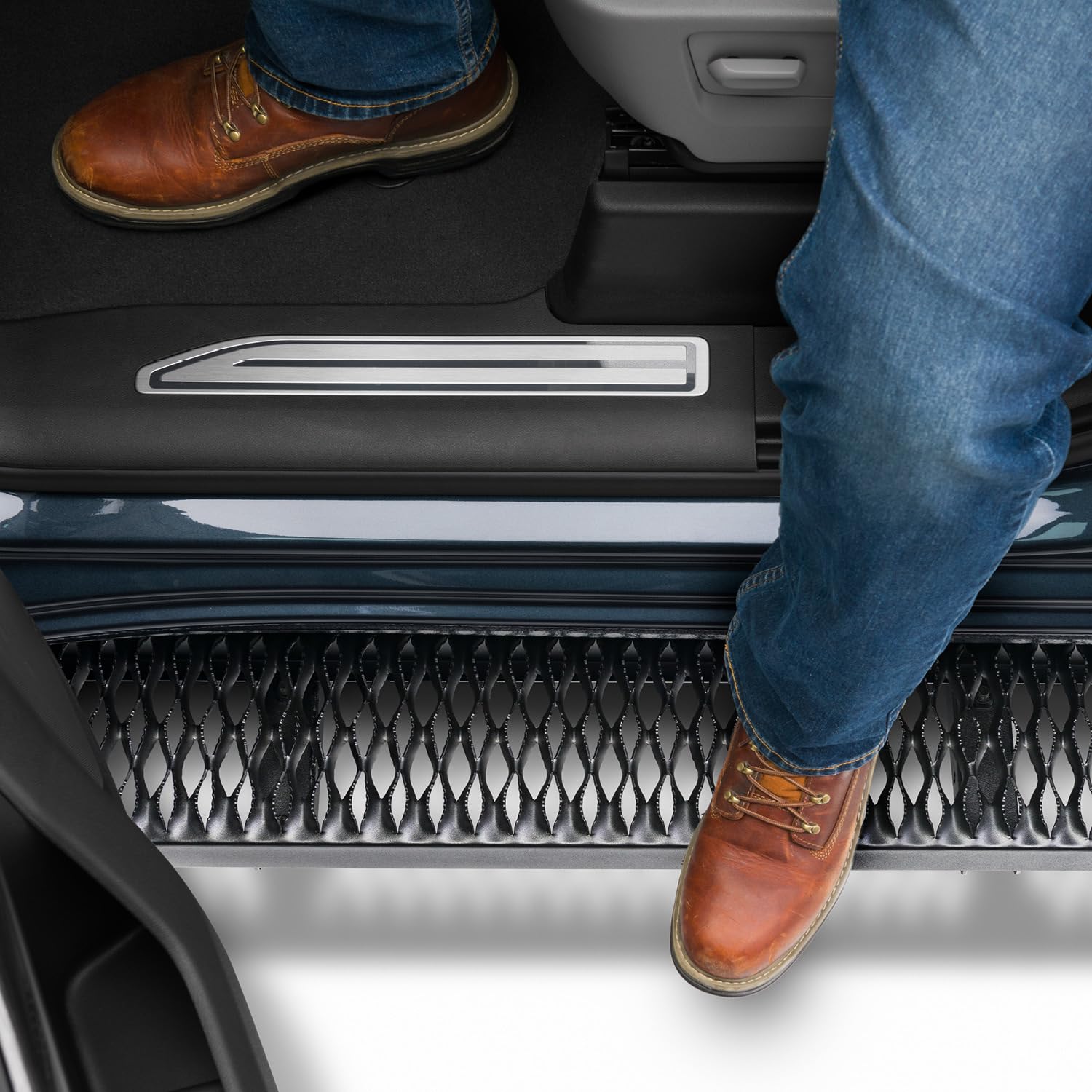N-Fab Steps Growler | Textured Black, Cab Length | GFC07RC-TX | Fits 2007-2019 Chevrolet/GMC 1500 Classic Model, 2008-2010 2500/3500 Diesel, 2008-2019 2500/3500 Gas Regular Cab