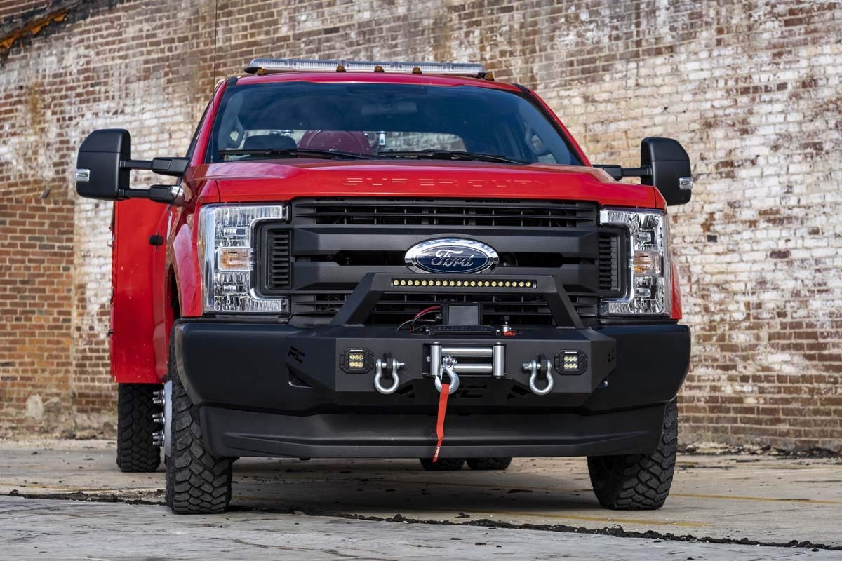 EXO Winch Mount Rough Country with LED Lights for Ford F-250/F-350 Super Duty (2017-2020) - Includes 20-in LED Bar, Dual 2-in LED Cubes, D-Rings