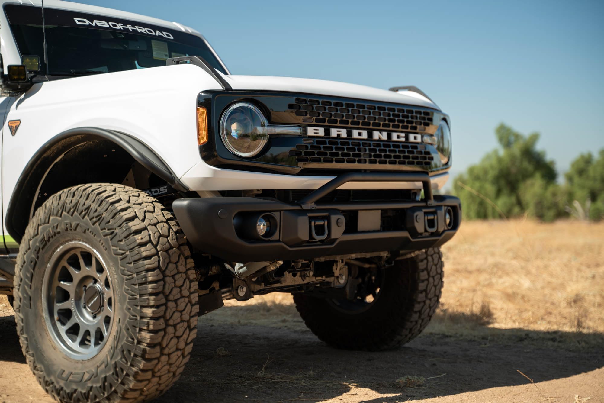 Capable DV8 Offroad Bull Bar for 2021-2025 Ford Bronco | Designed for The Capable Front Bumper | Compatible w/ (1) 13-20" Light Bar or 3" Pod Lights | Adjustable & Removable Light Tabs | Steel