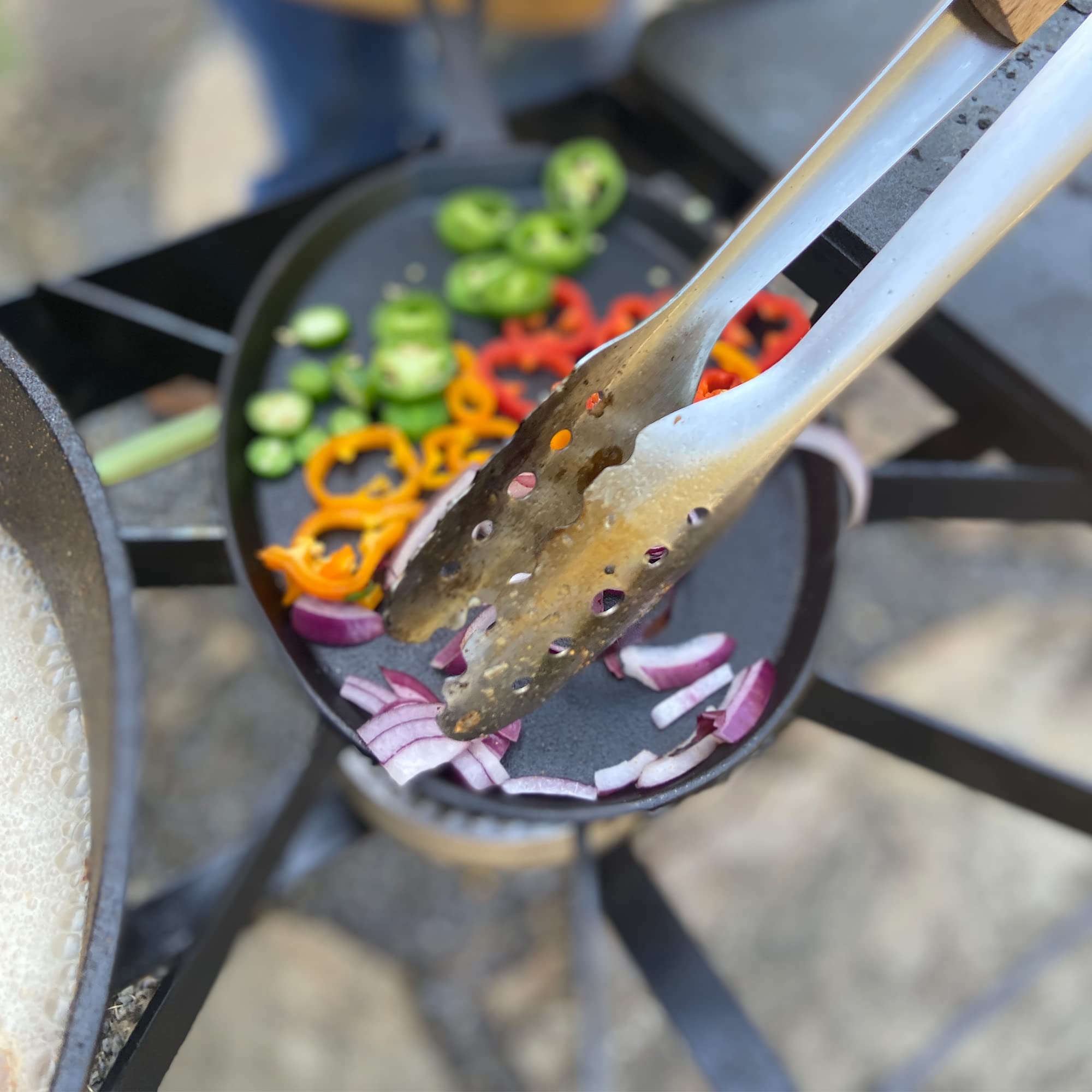 Locking Grill Tongs Bayou Classic Features 16-in Length Stainless Steel Construction w/Beech Wood Handle Perfect For Prepping and Serving Weeknight Dinners or Weekend Cookouts