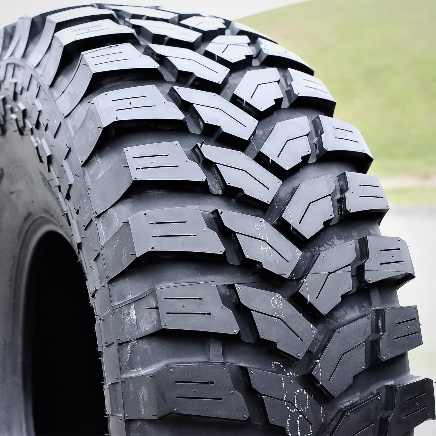 M8060 Maxxis Trepador LT33/12.50R17 124 Q