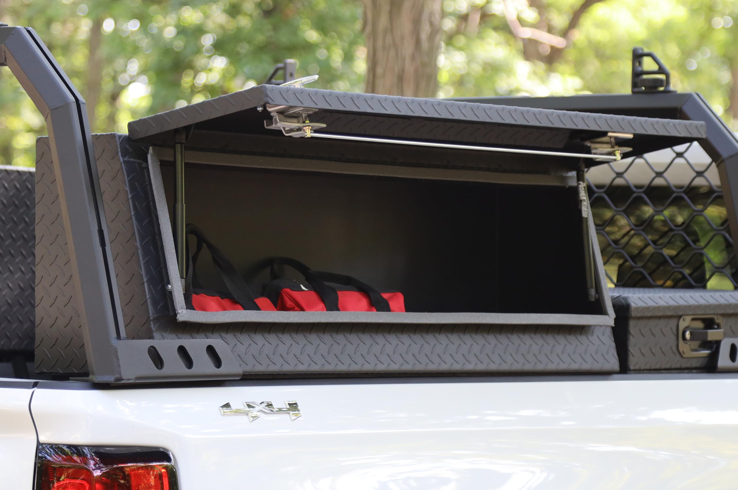 Topsider Dee Zee DZ 81TB Toolbox