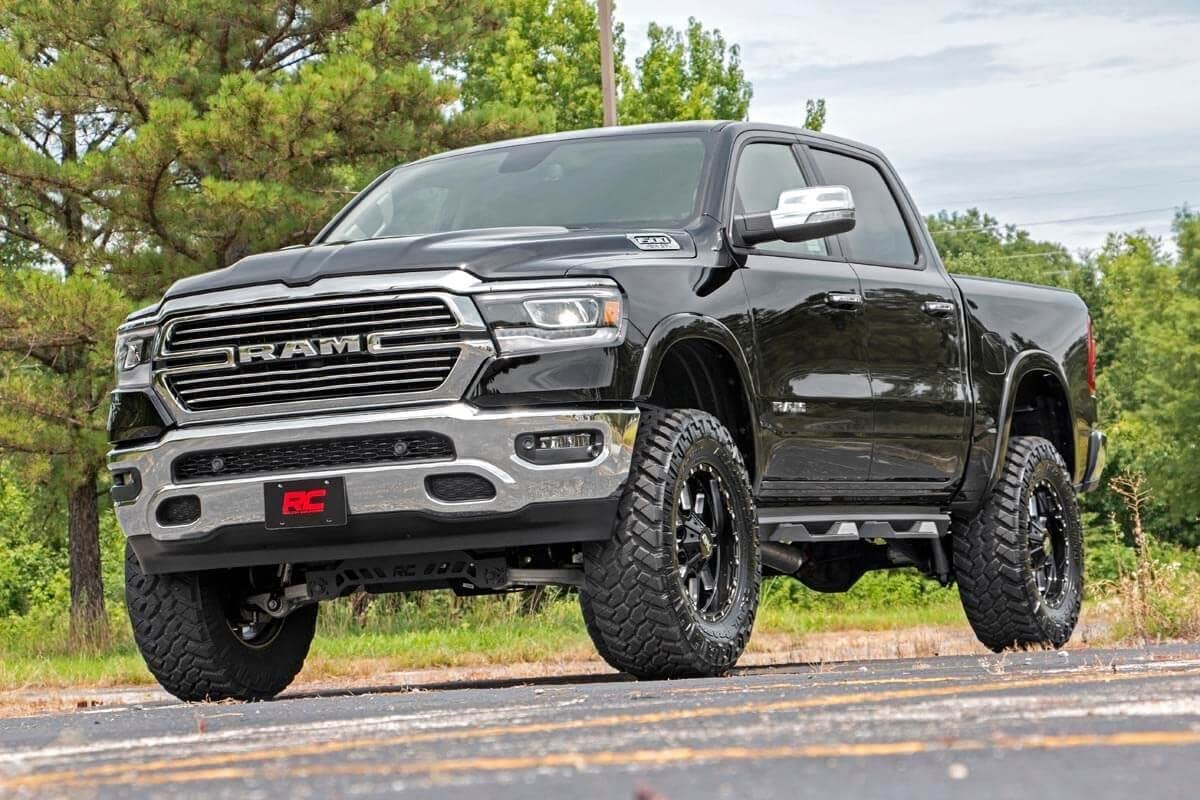 6" Lift Kit Rough Country w/M1 Struts for 2019-2024 Ram 1500 4WD - 33440