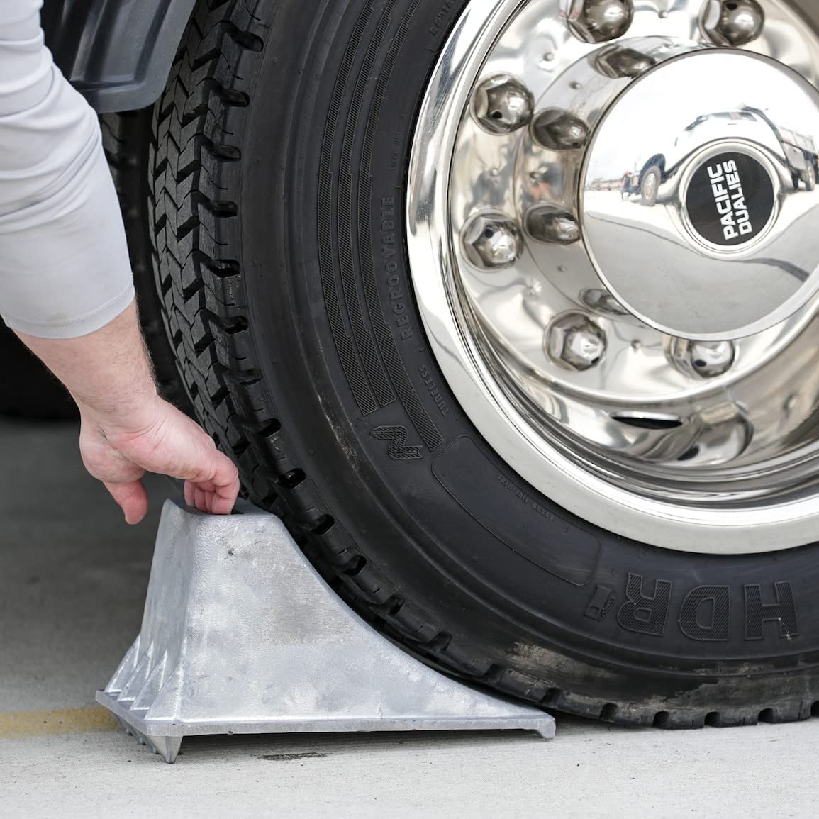 Aluminum Wheel Chock Buyers Products WC1267, 6.25 x 12.25 x 7 Inch, Steep Slope Design with Rugged Teeth for Extra Stability, Silver