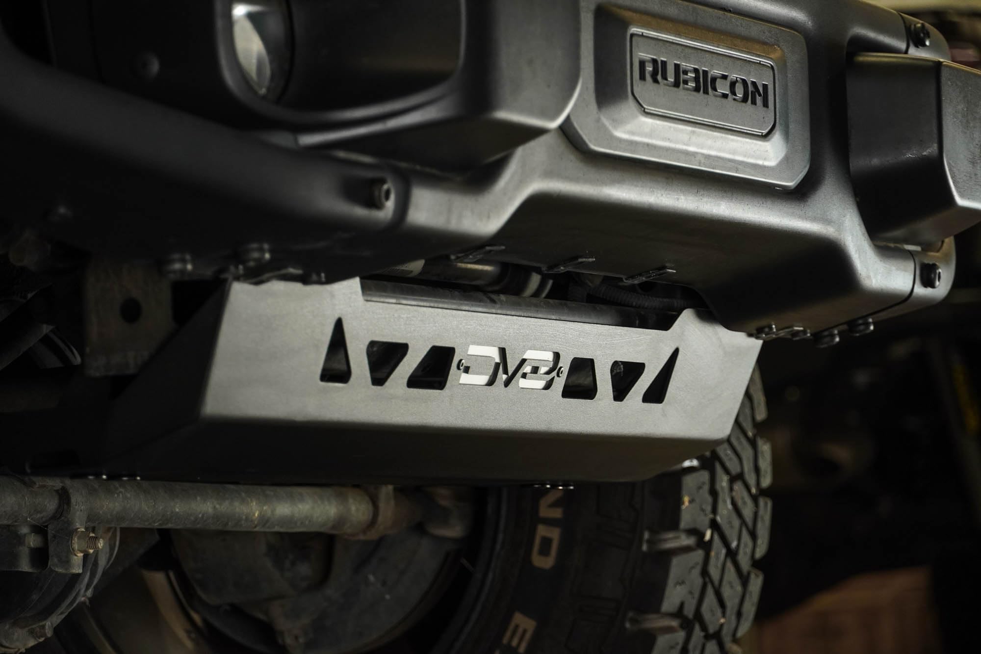 Front Skid Plate DV8 Offroad for 2007-2018 Jeep Wrangler JK | Covers Frame Horns/Crash Bars When Factory Bumper/Skid Plate is Removed | Simple Mounting Design | Vented to Allow Airflow to Engine Bay