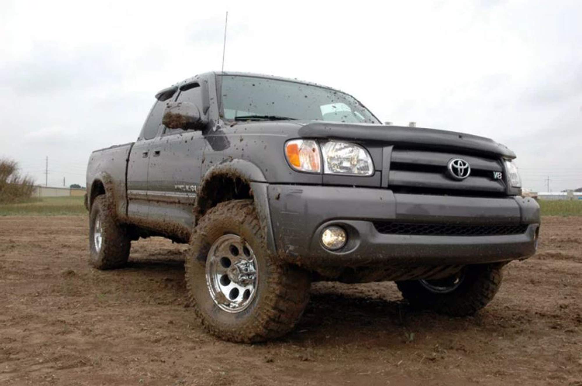 2.5" Rough Country Lift Kit w/N3 Struts & Shocks for 2000-2006 Tundra - 75031