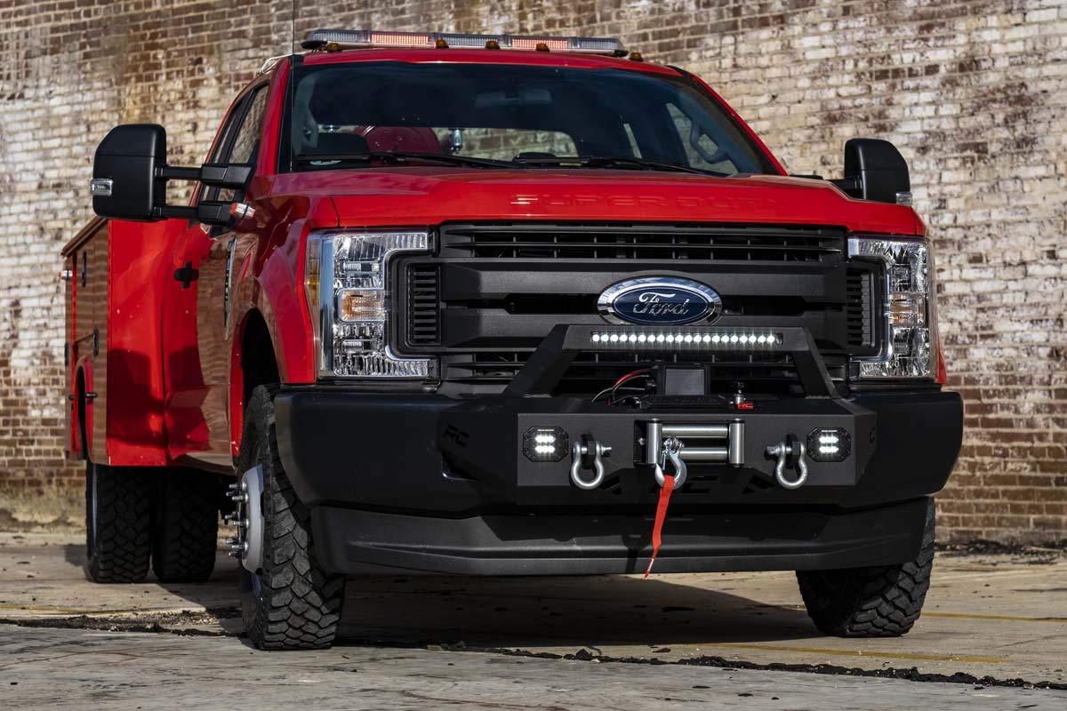 EXO Winch Mount Rough Country with LED Lights for Ford F-250/F-350 Super Duty (2017-2020) - Includes 20-in LED Bar, Dual 2-in LED Cubes, D-Rings