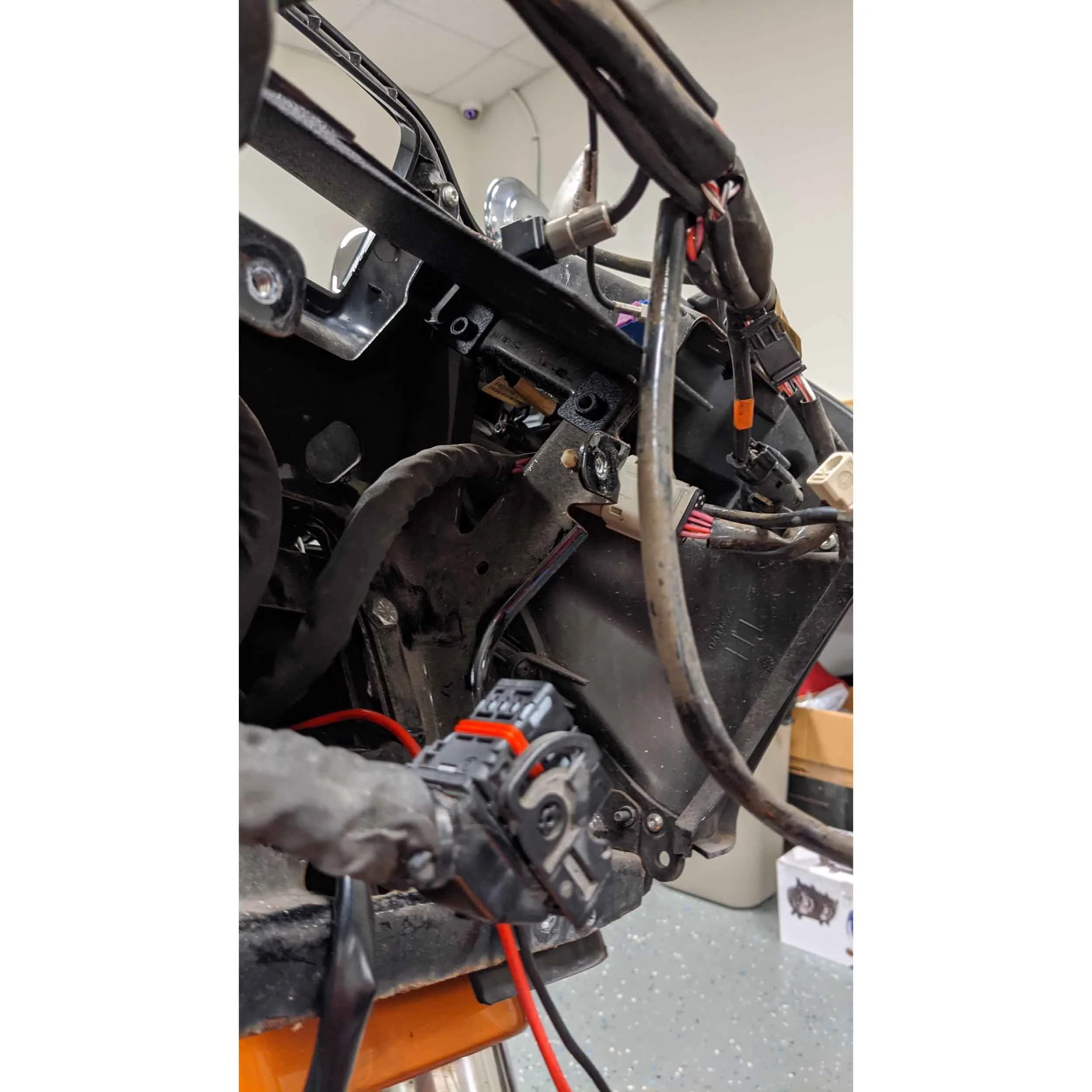 Amplifier Mounting Bracket Automotive Saddle Tramp Harley-Davidson Road Glide 15-Up, Amplifier Mounting BRAC