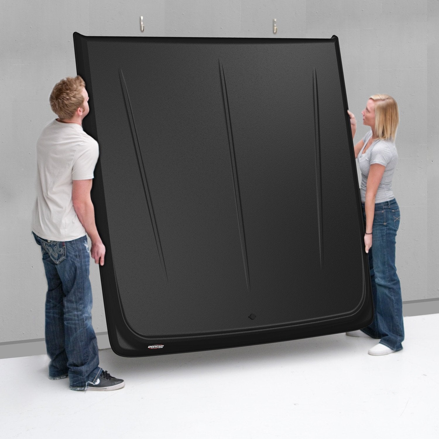 UnderCover SE RealTruck One-Piece Truck Bed Tonneau Cover | UC4126 | Fits 2014 - 2025 Toyota Tundra 6' 7" Bed (78.7")