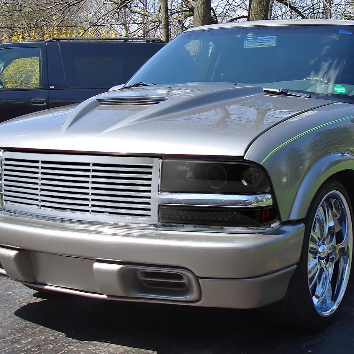 Smoke LED Halo Projector Headlights + LED Bumper Lights SPEC-D TUNING Compatible with 1998-2004 Chevy S10 Pickup, 1998-2004 Chevy Blazer, Left + Right Pair Headlamps Assembly