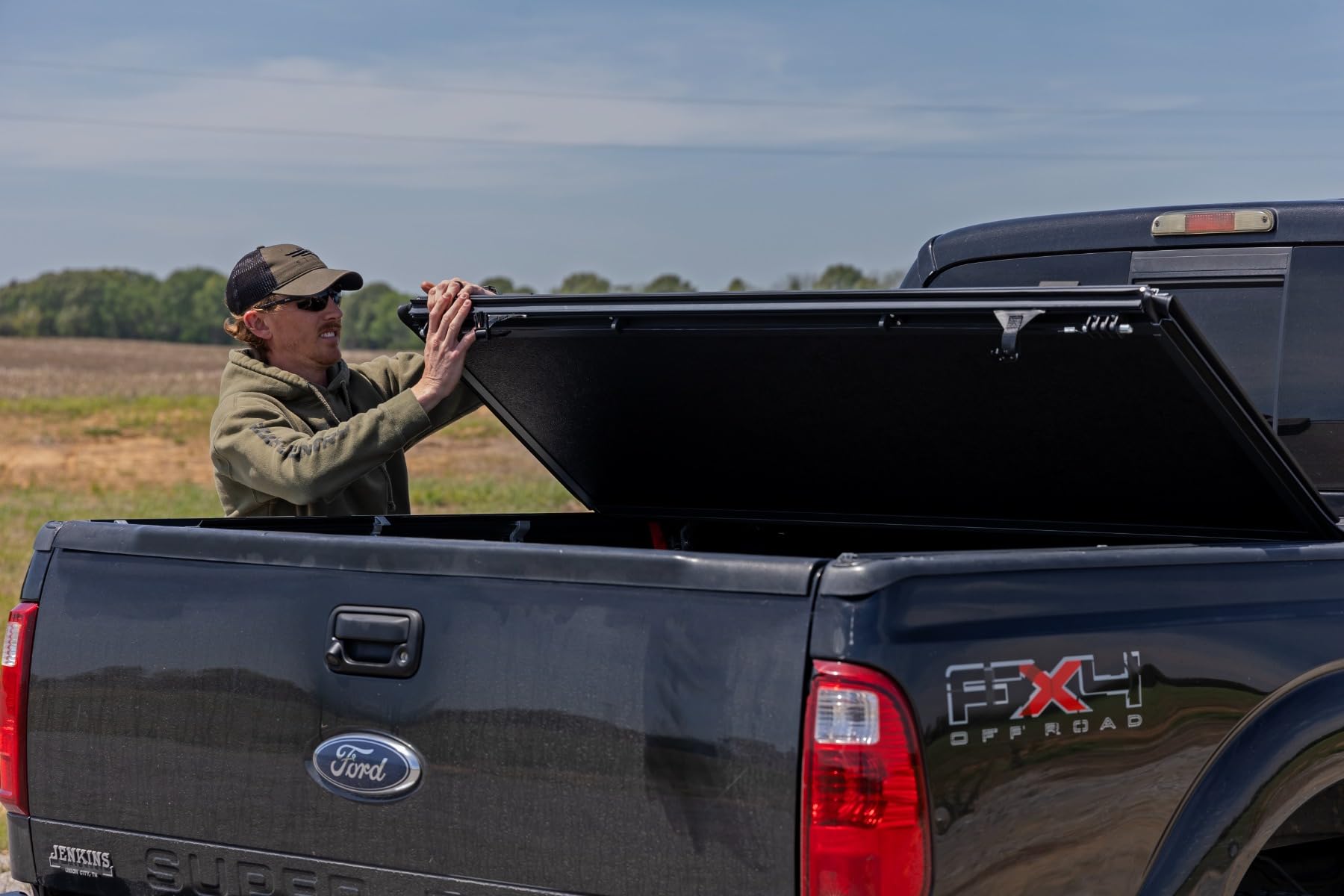 Low-Profile Rough Country Hard Tri-Fold Tonneau Cover for Ford F-250/F-350 Super Duty (1999-2016) - Aluminum Truck Bed Cover, Fits 6'10 Bed (81.9")