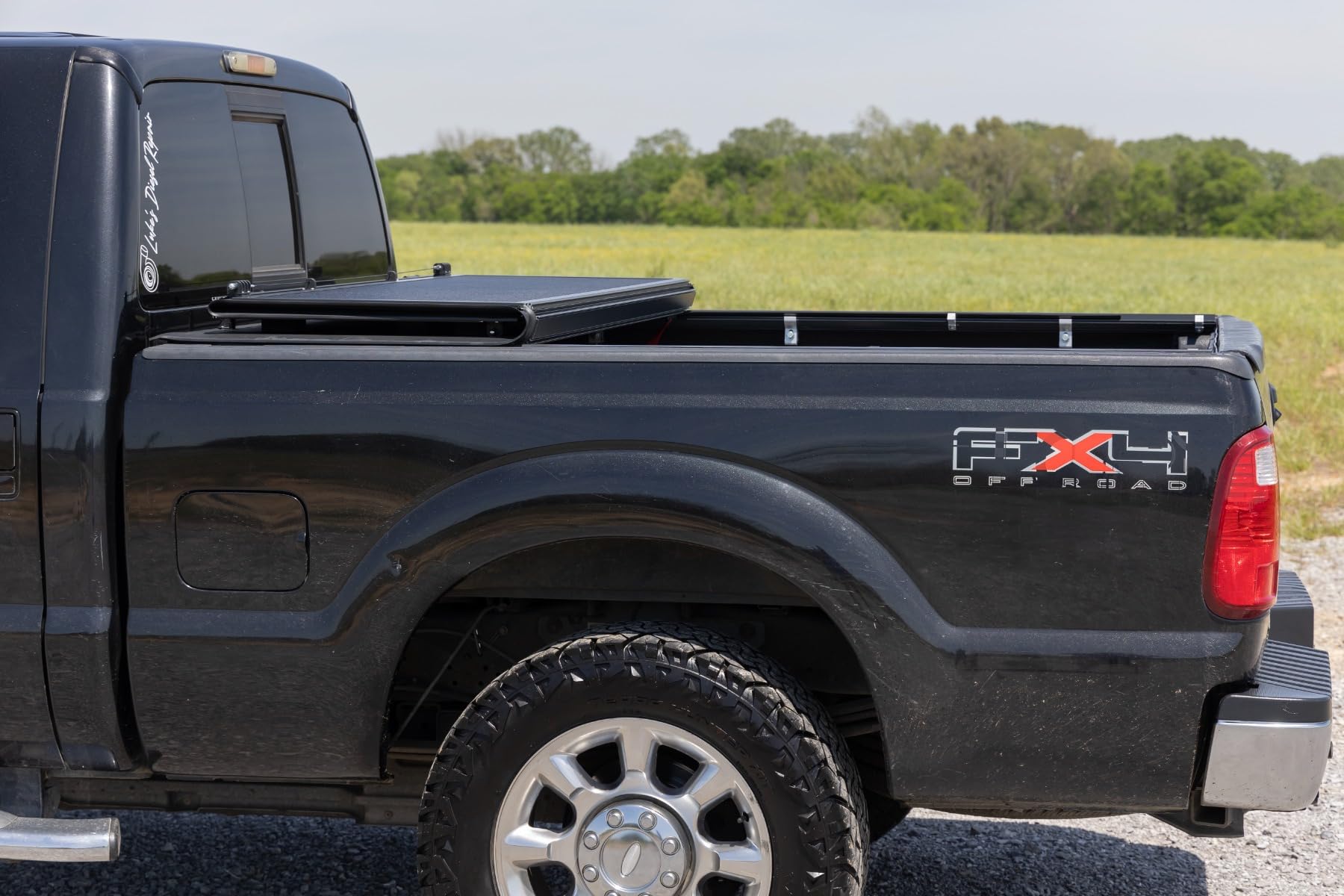 Low-Profile Rough Country Hard Tri-Fold Tonneau Cover for Ford F-250/F-350 Super Duty (1999-2016) - Aluminum Truck Bed Cover, Fits 6'10 Bed (81.9")