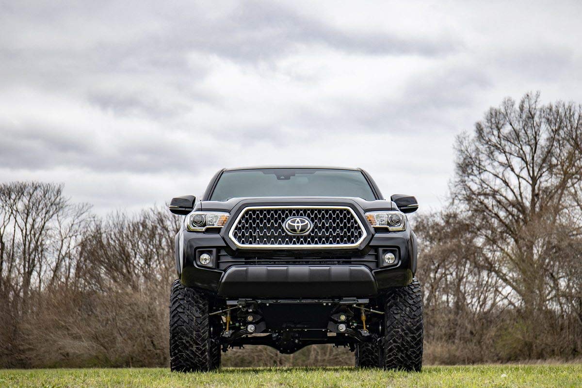 6" Rough Country Suspension Lift Kit for 2016-2023 Toyota Tacoma 2WD/4WD - 75820