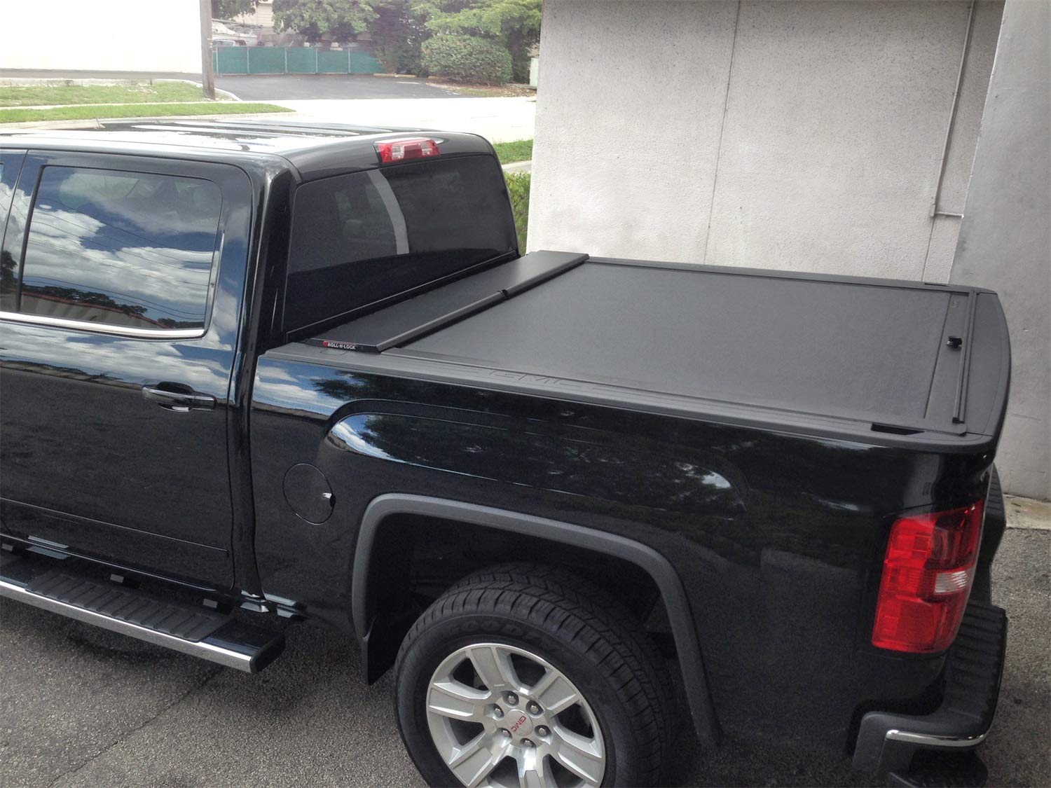 LG530M Roll-N-Lock Tacoma Crew Cab Bed