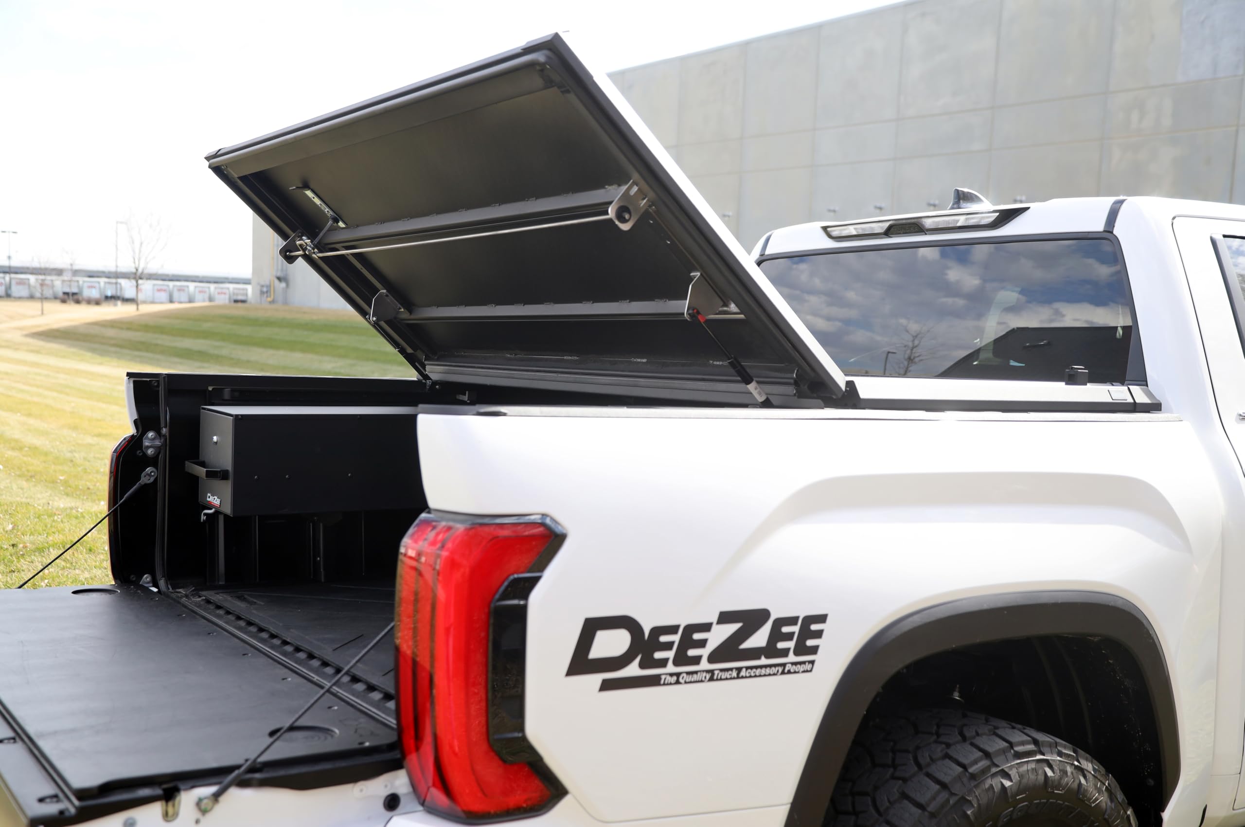 Guardian Dee Zee Tonneau Cover DZ19551