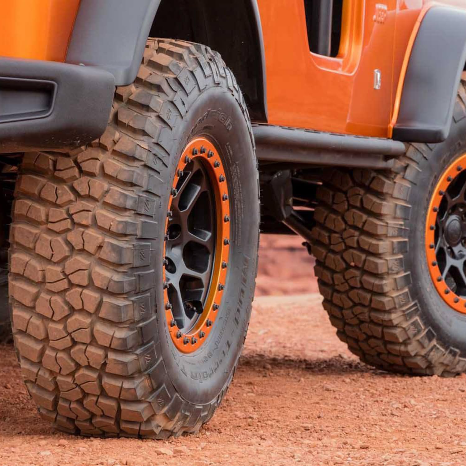 Mud-Terrain BFGoodrich T/A KM2 LT255/75R17 111Q C