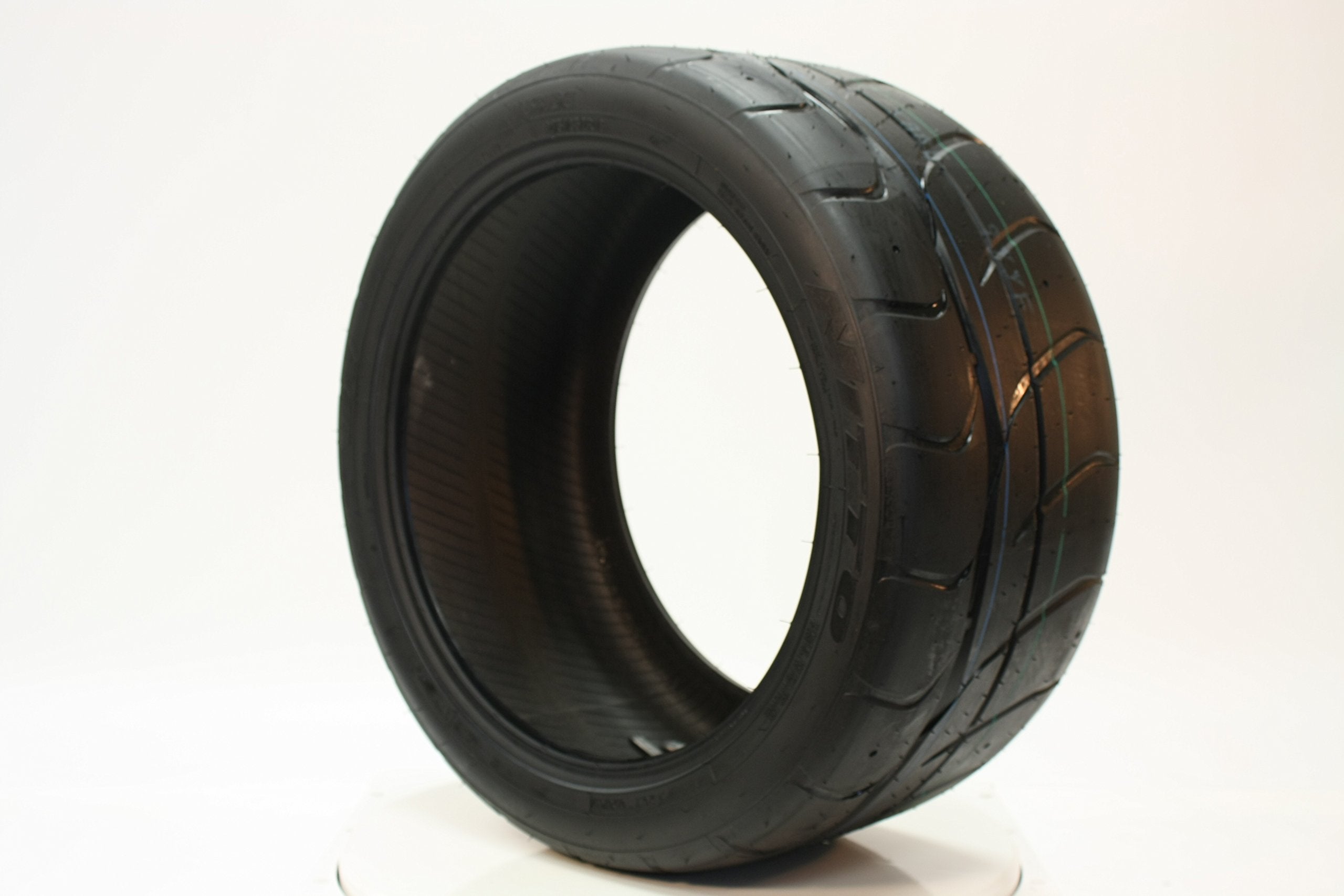 225/45ZR17 Nitto NT01 91W