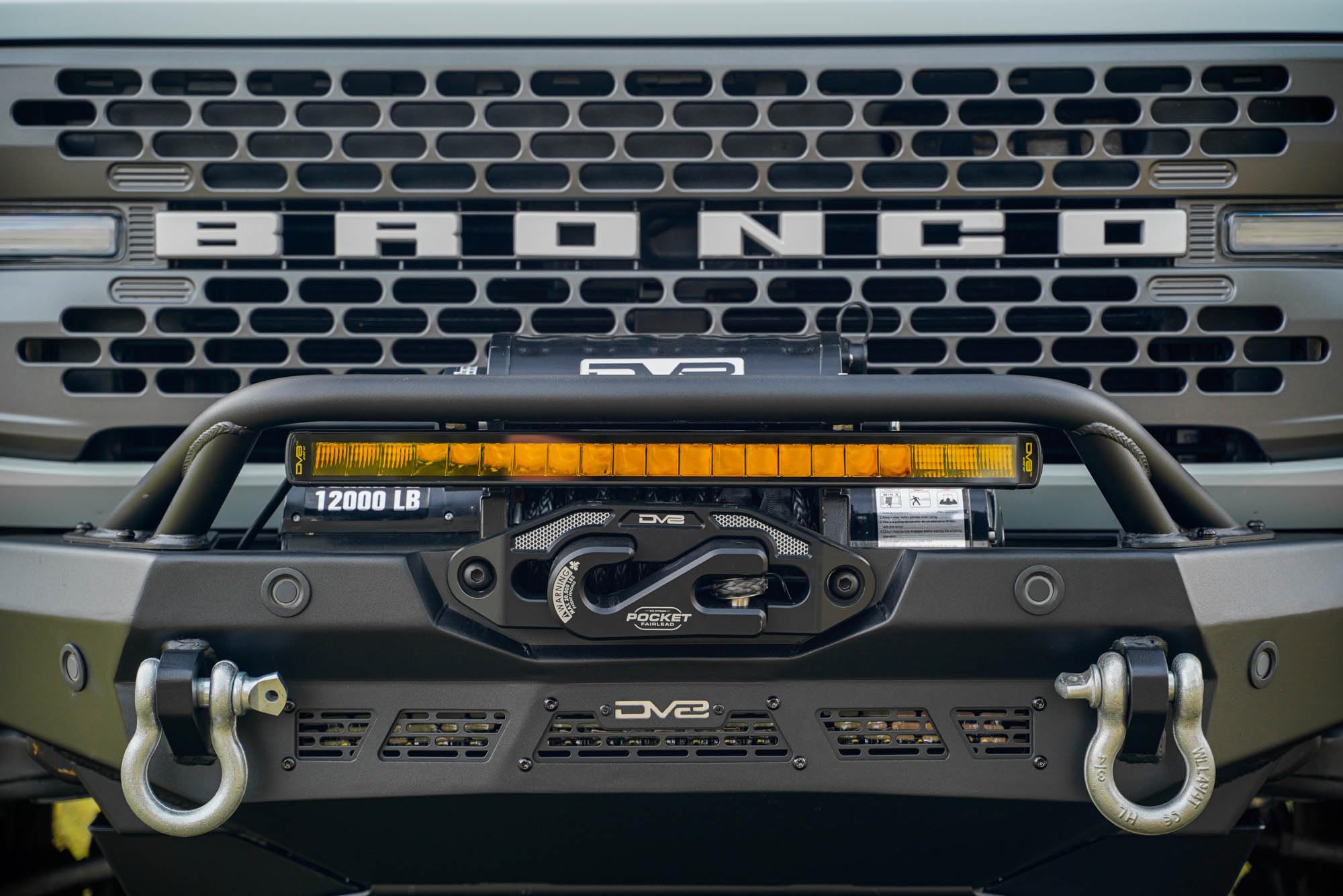 Amber LED Light Bar 20-Inch | Elite Series | Size: 20.5” x 2.0” x 1.5” | Heat Fins to Shed Excess Heat | Flood/Spot Light Pattern | OSRAM LEDs Rated at 50,000 Hours of Use | DV8 Offroad