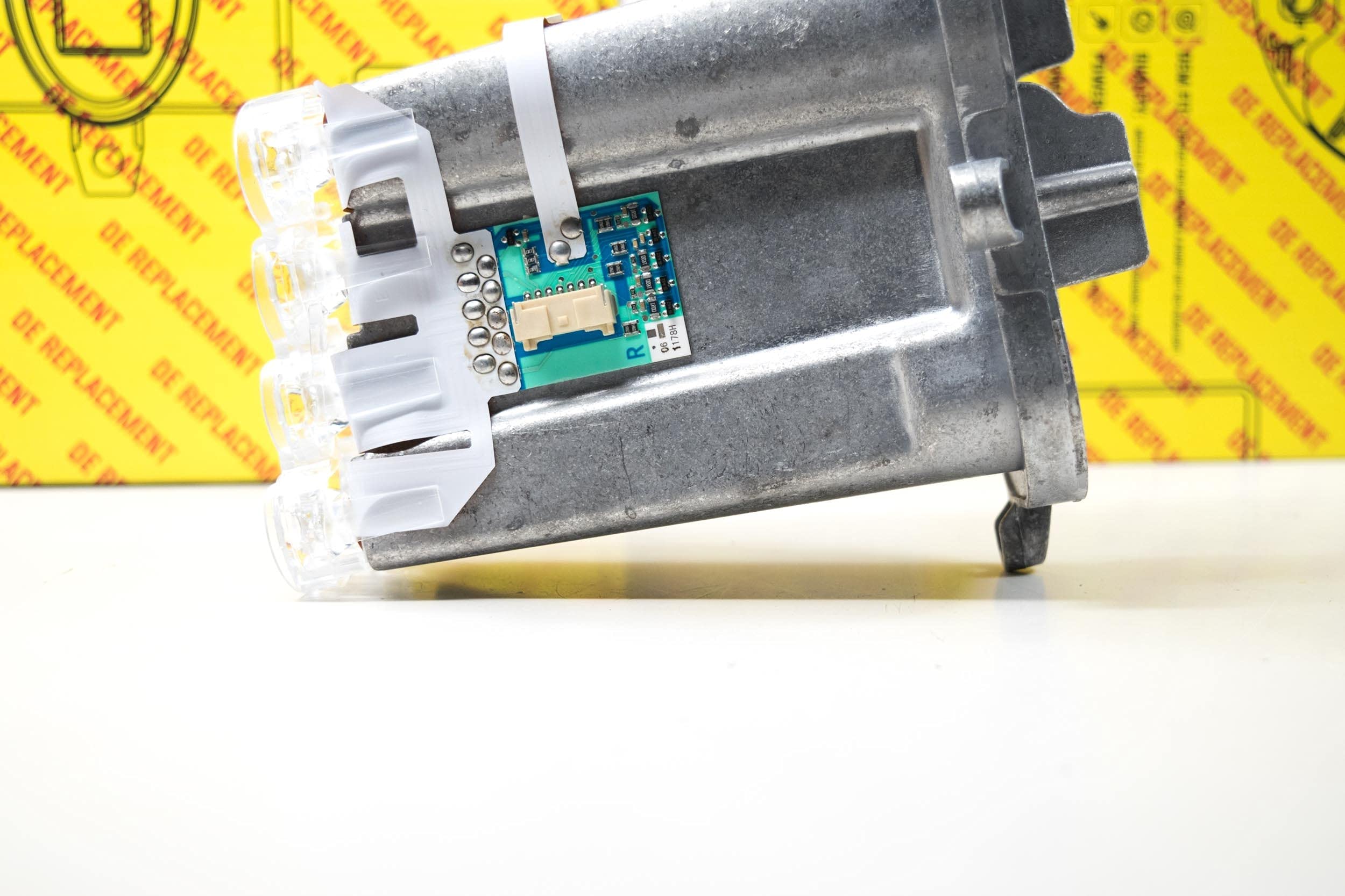 BMW F01 / F02 / F03 / F04 Morimoto OE Driver Replacement Turn Signal Module (RH), Direct Plug and Play Replacement for Part Number: 63117225232 (1x MR033)